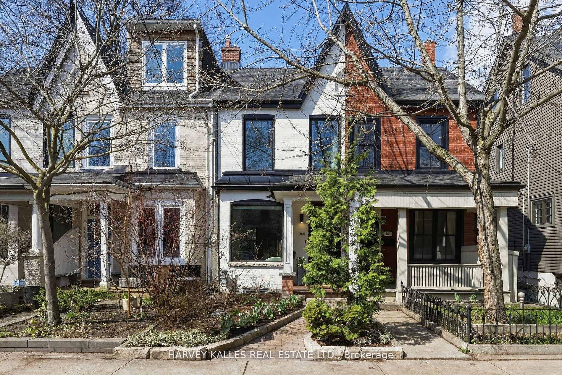 164 Albany Avenue — photo 1