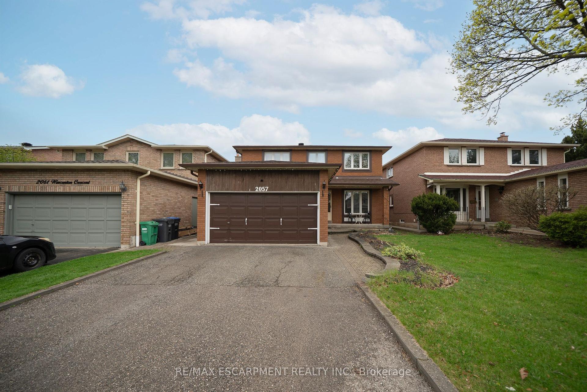2057 Wincanton Crescent — photo 1