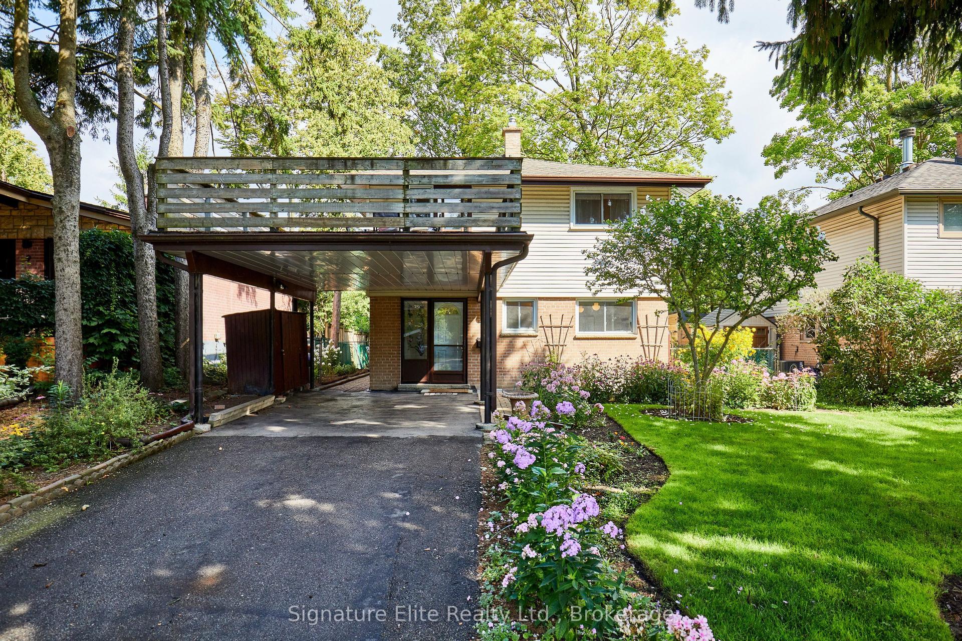 7 Lyncroft Drive, Toronto — Detached for sale, photo 1