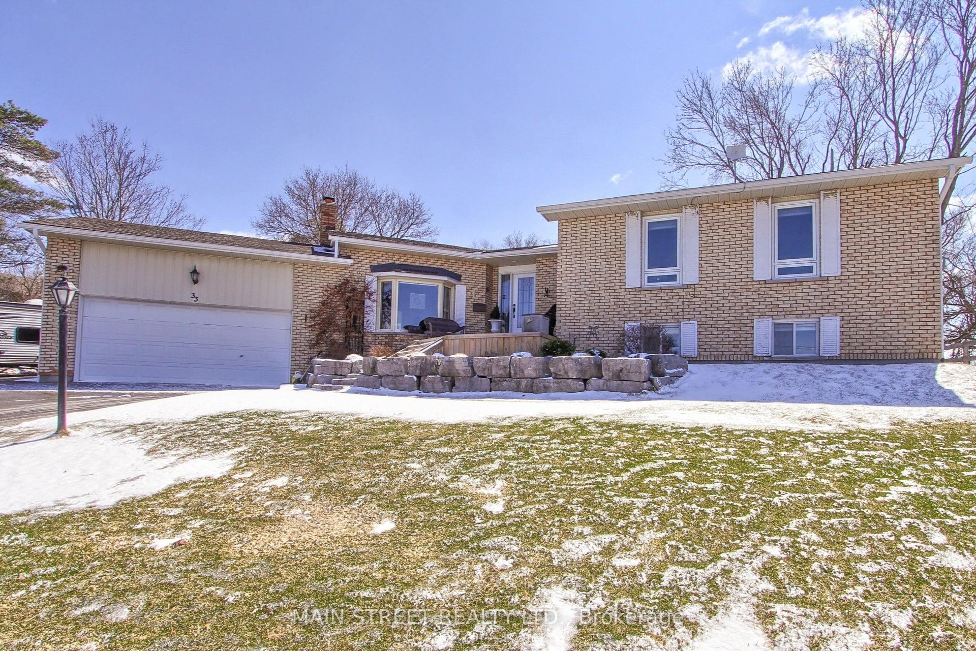 33 E Avonlea Road E — photo 1