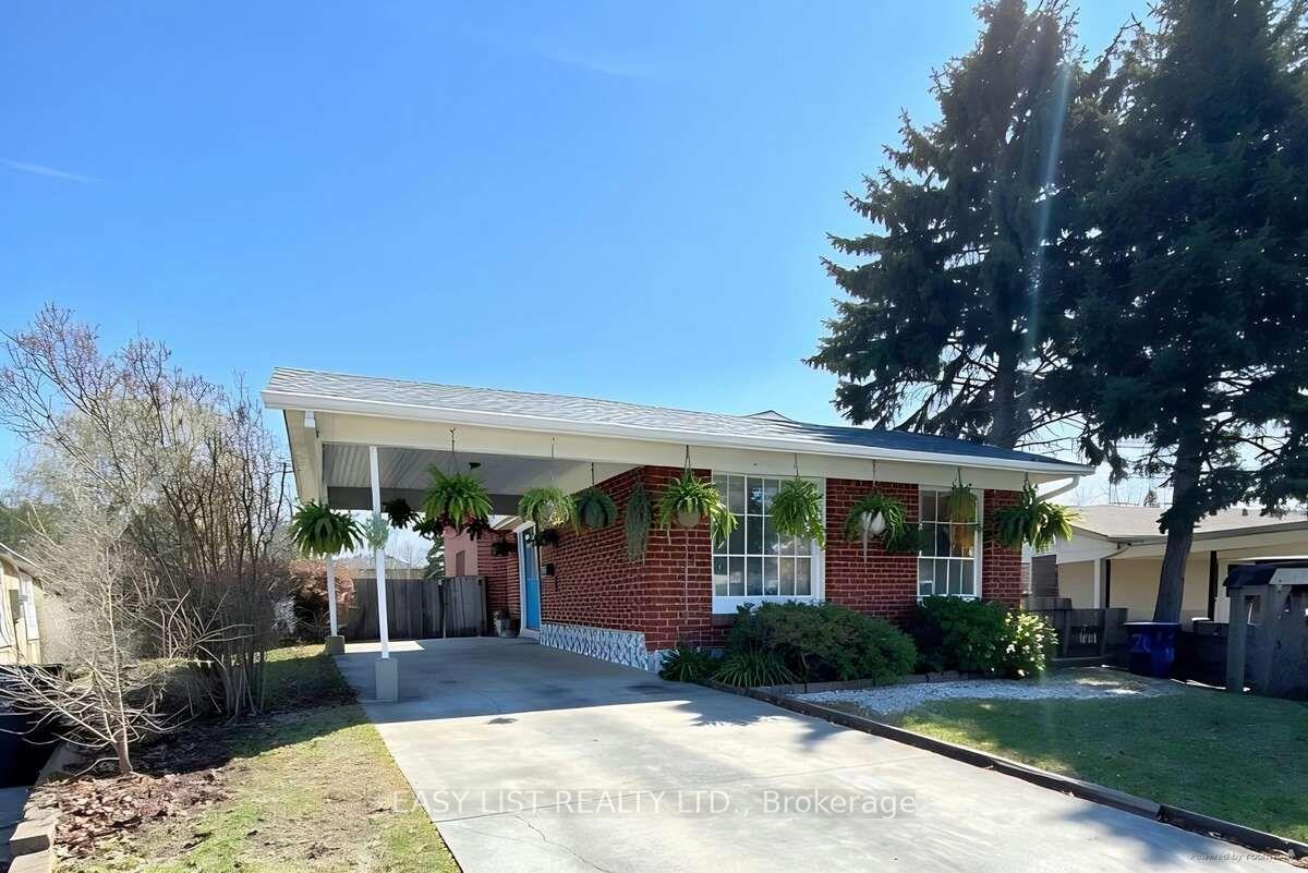 24 Elmvale Crescent — photo 1