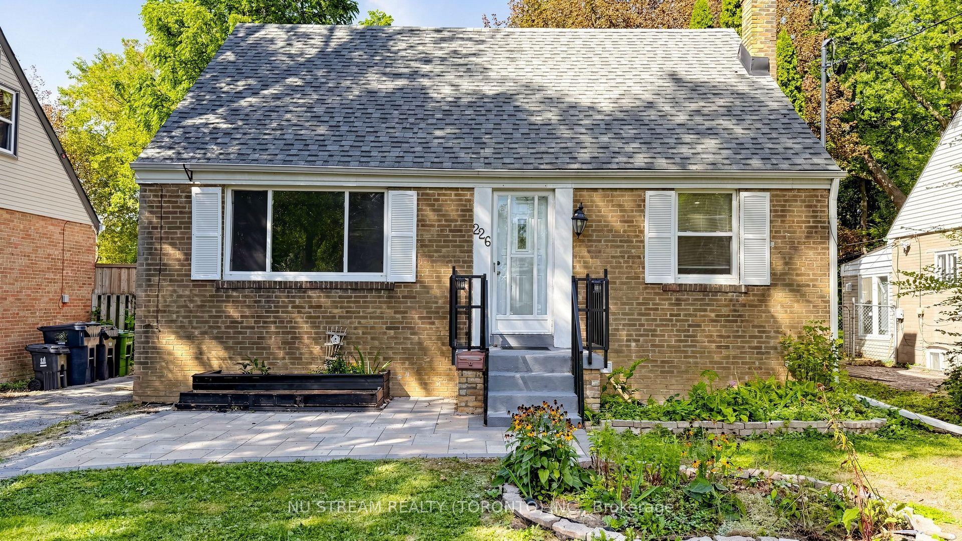 226 Oakridge Drive, Toronto — Detached for sale, photo 1