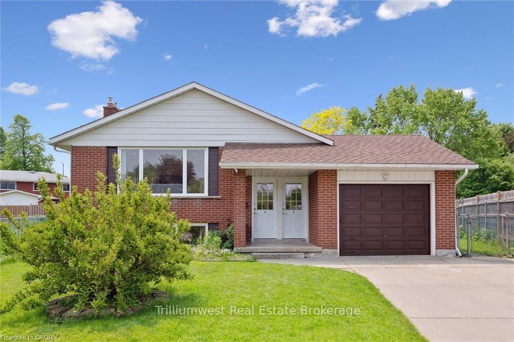 11 Van Horne Place — photo 1
