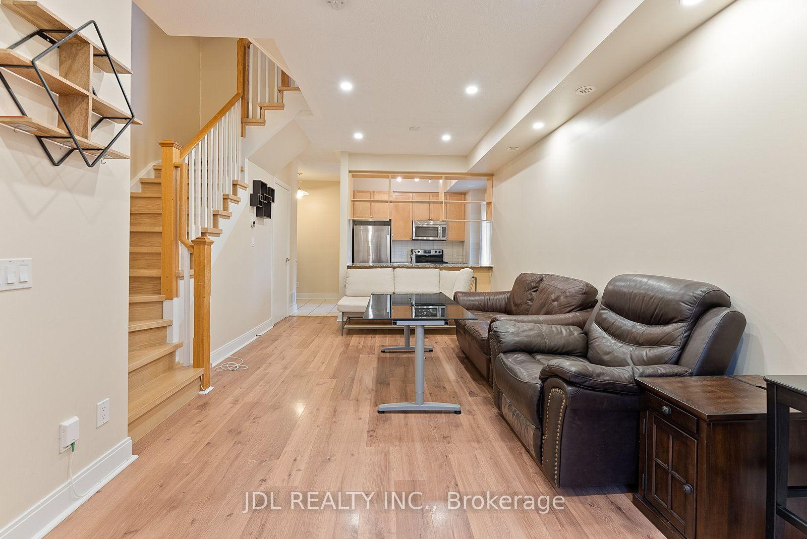 315 Village Green Square 76 #76, Toronto — Condo Town for lease, photo 1