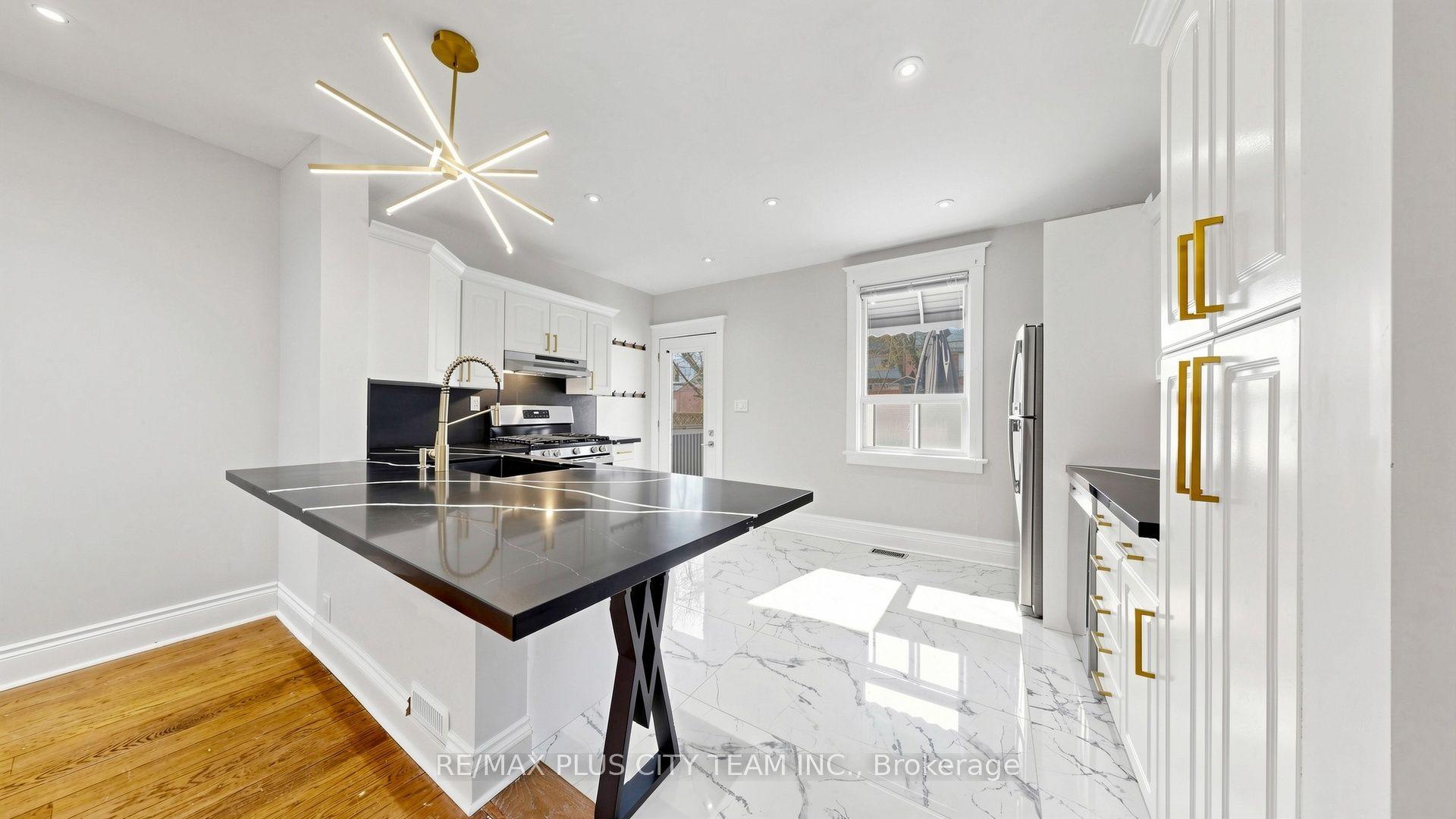 402 Woodbine Avenue — photo 1