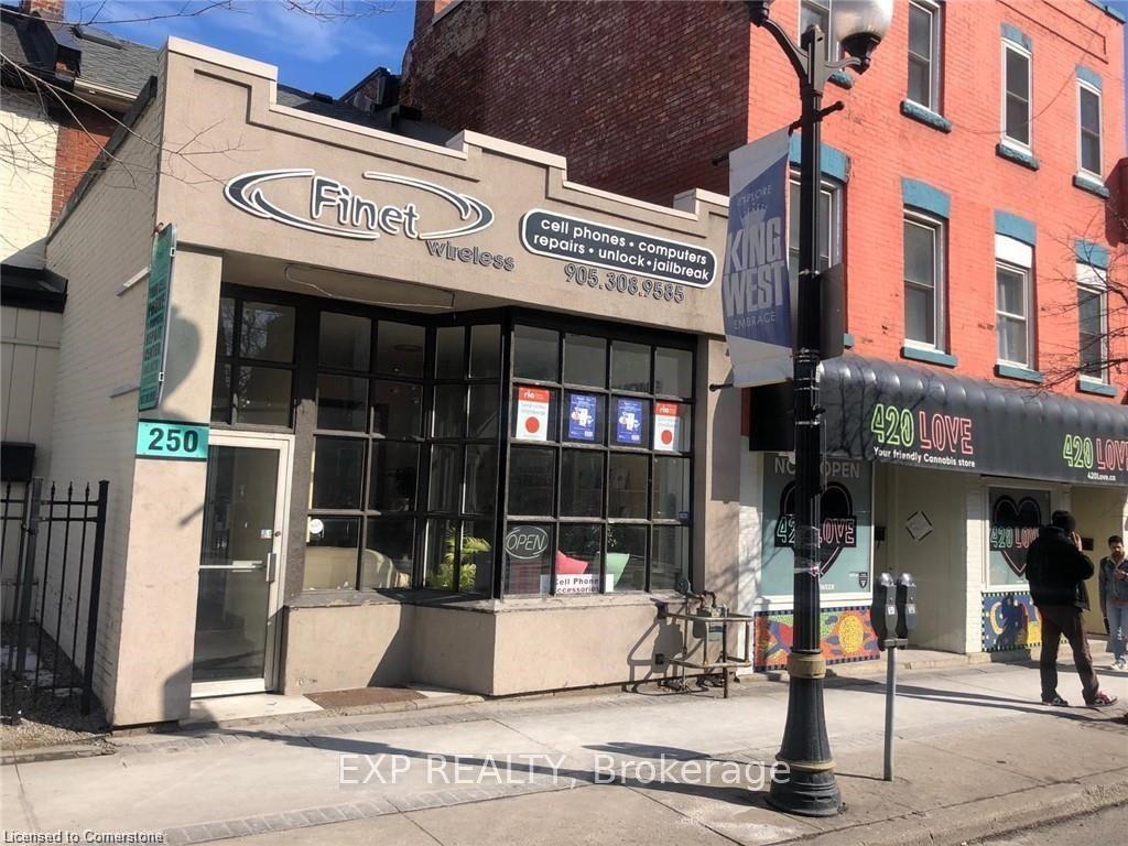 250 King Street W Bachelor #Bachelor — photo 1