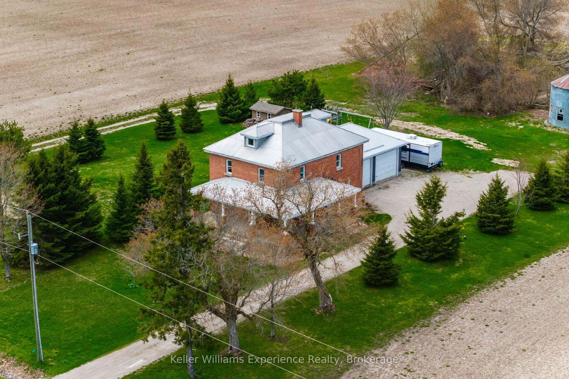 2936 Flos 6 Road W — photo 1