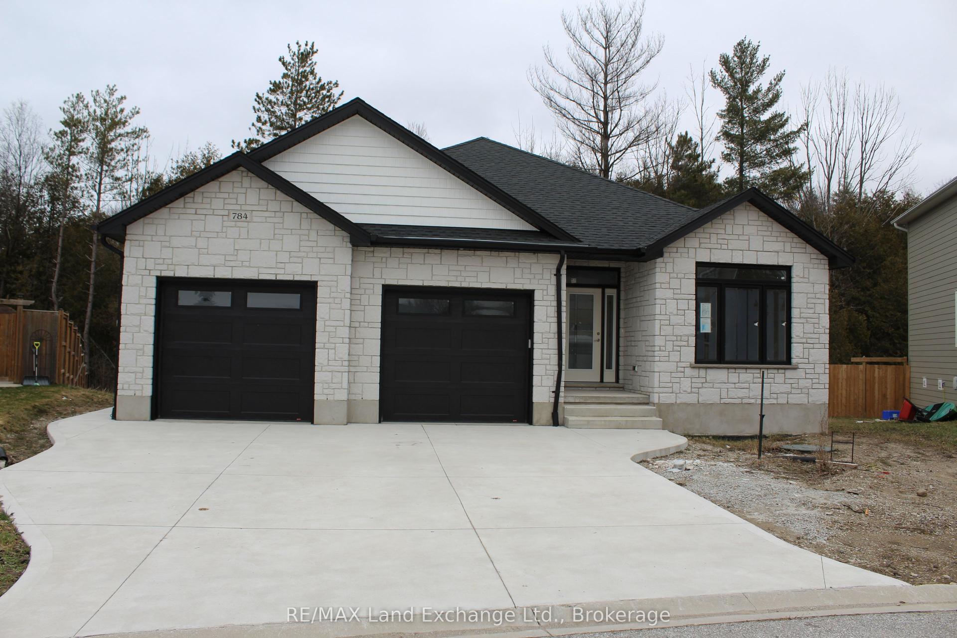 784 CAMPBELL Avenue — photo 1