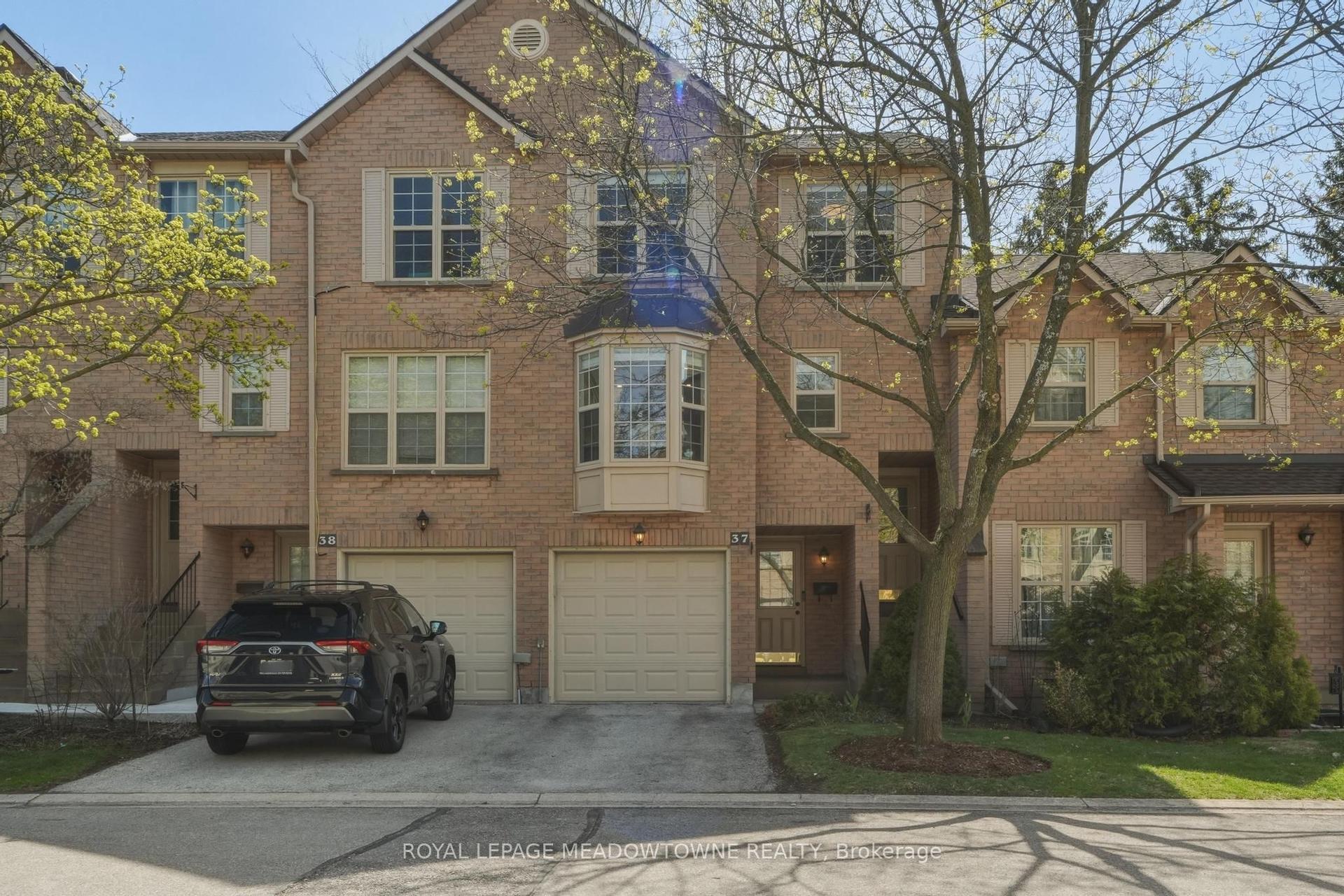 2272 Mowat Avenue 37 #37 — photo 1