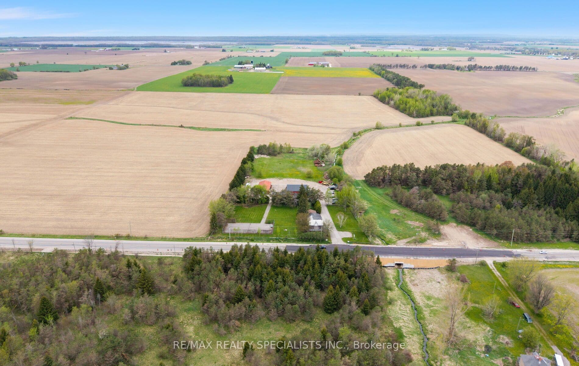 220 Queen Road W — photo 1