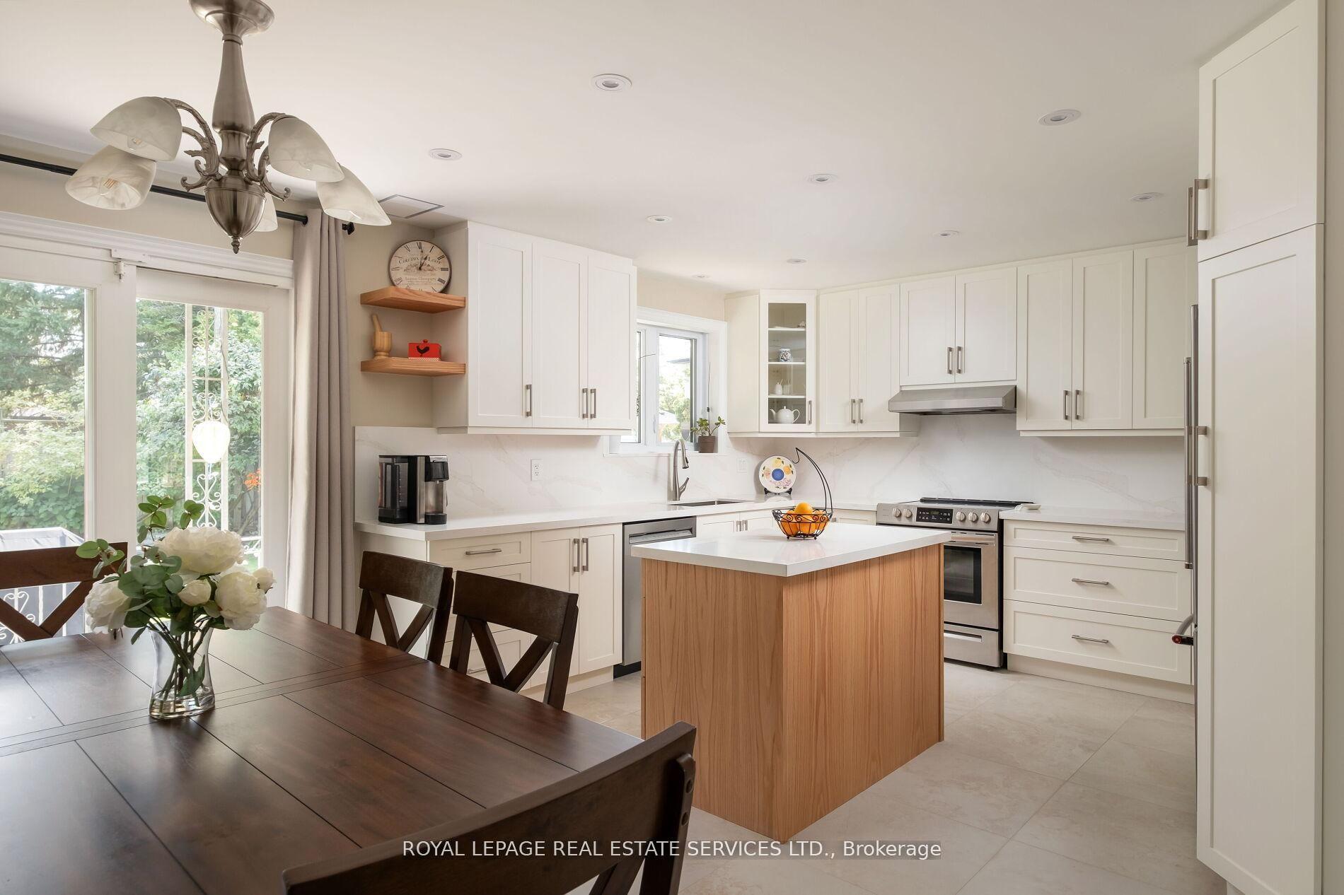 15 Westroyal Road — photo 1