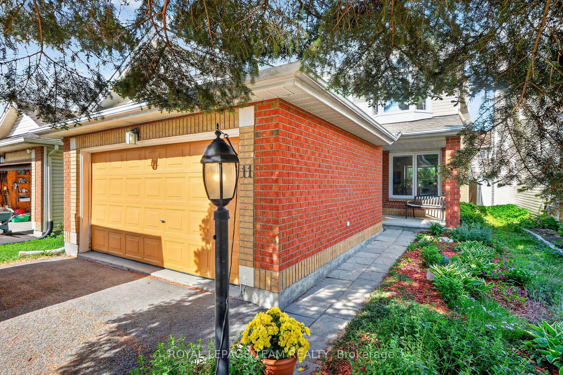 11 Avonhurst Avenue — photo 1