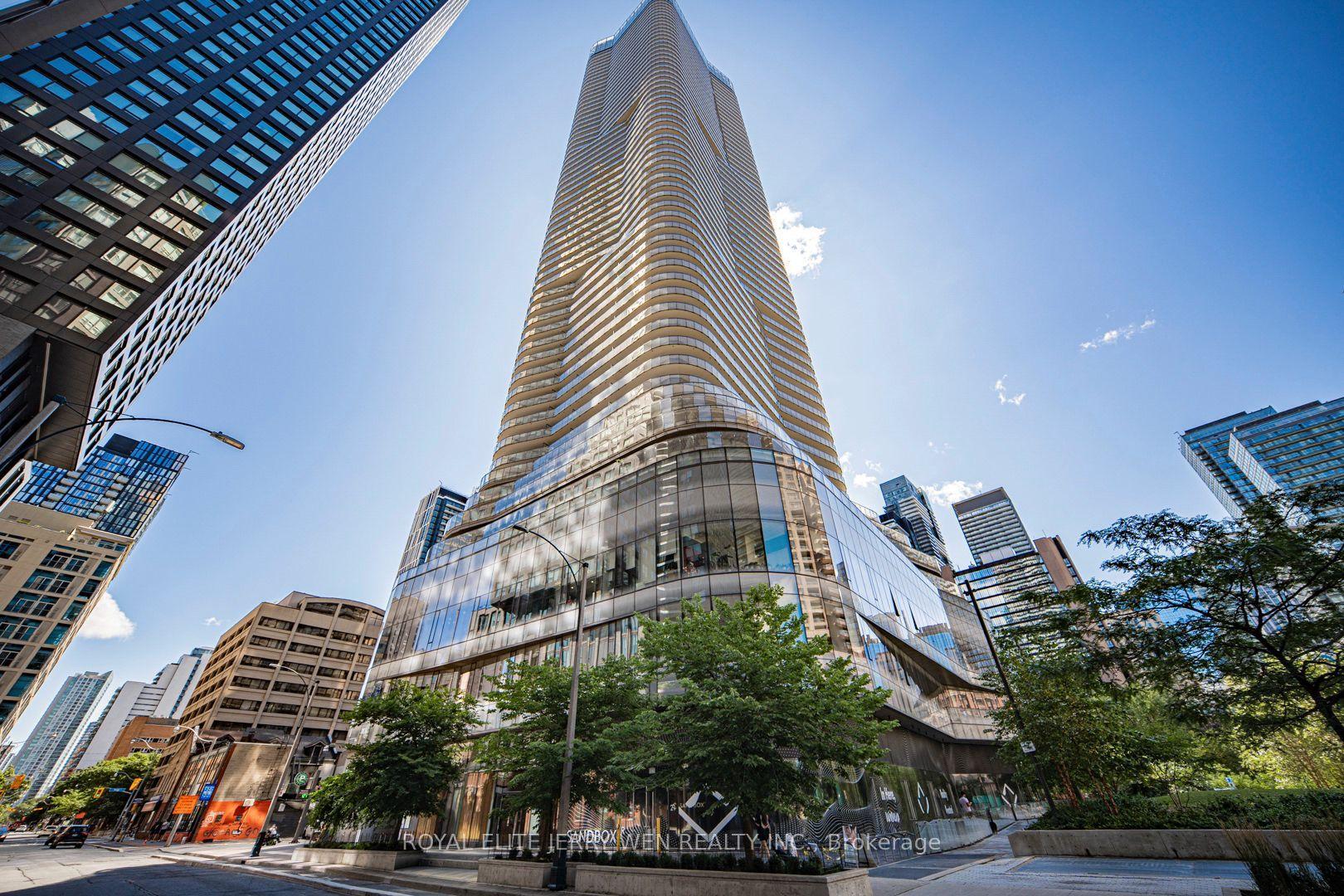 11 Wellesley Street W 3104 #3104, Toronto — Condo for sale, photo 1