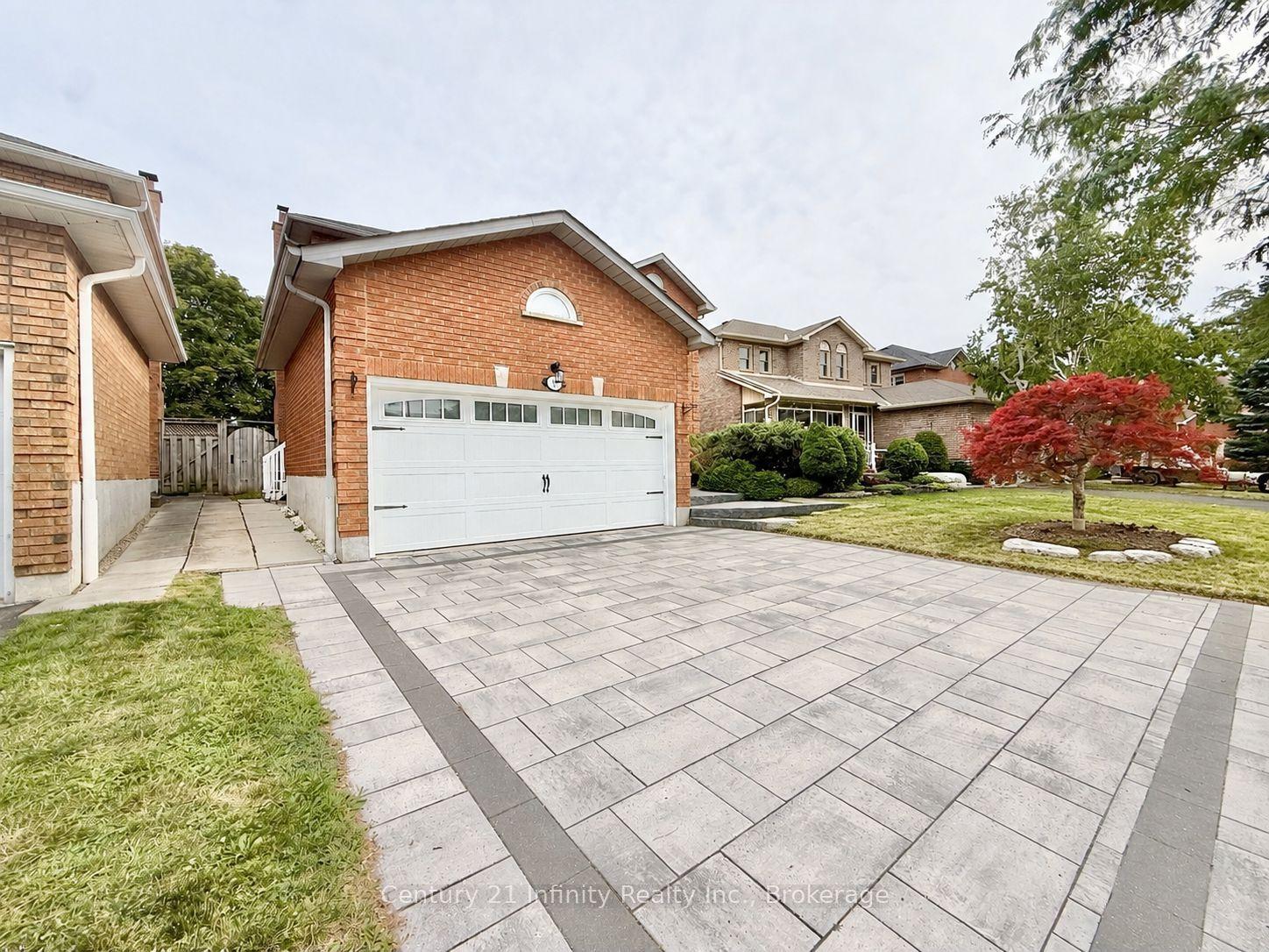 11 Meadowglen Drive, Whitby — Detached for lease, photo 1