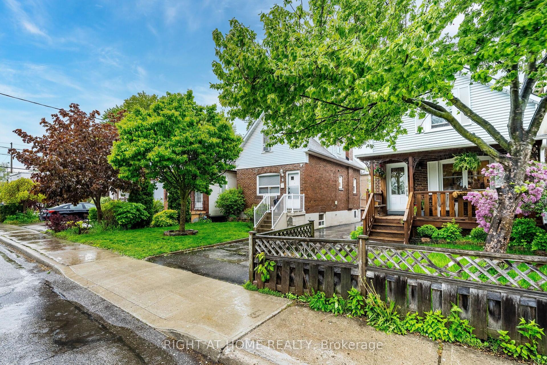 8 Savoy Avenue — photo 1