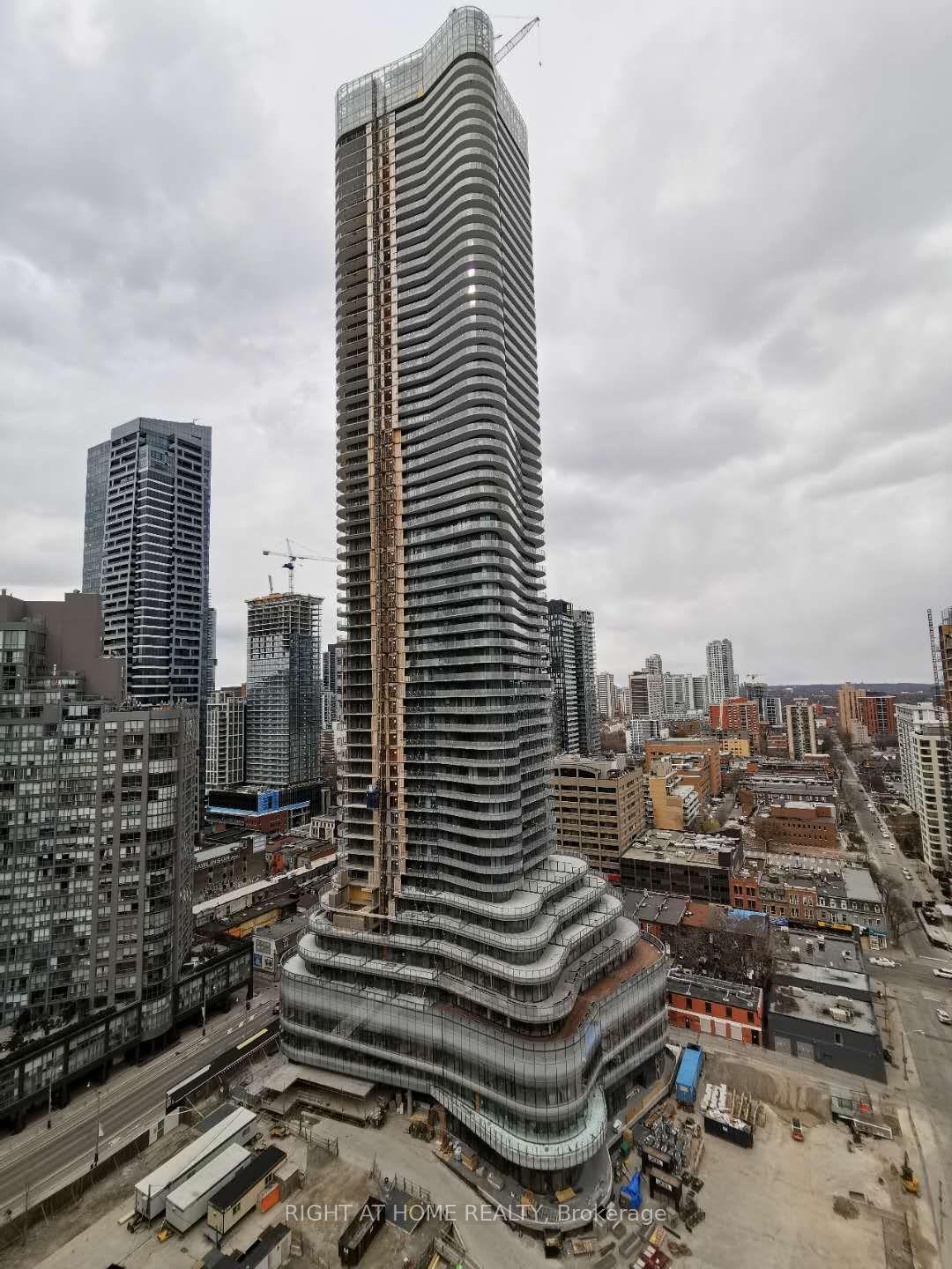 11 Wellesley Street W 3504 #3504, Toronto — Condo for lease, photo 1