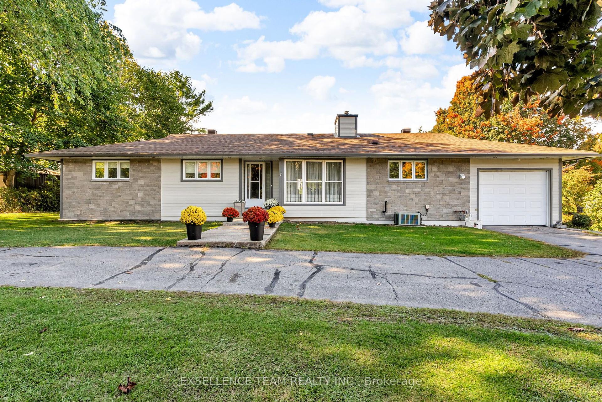 7 Hillview Circle — photo 1