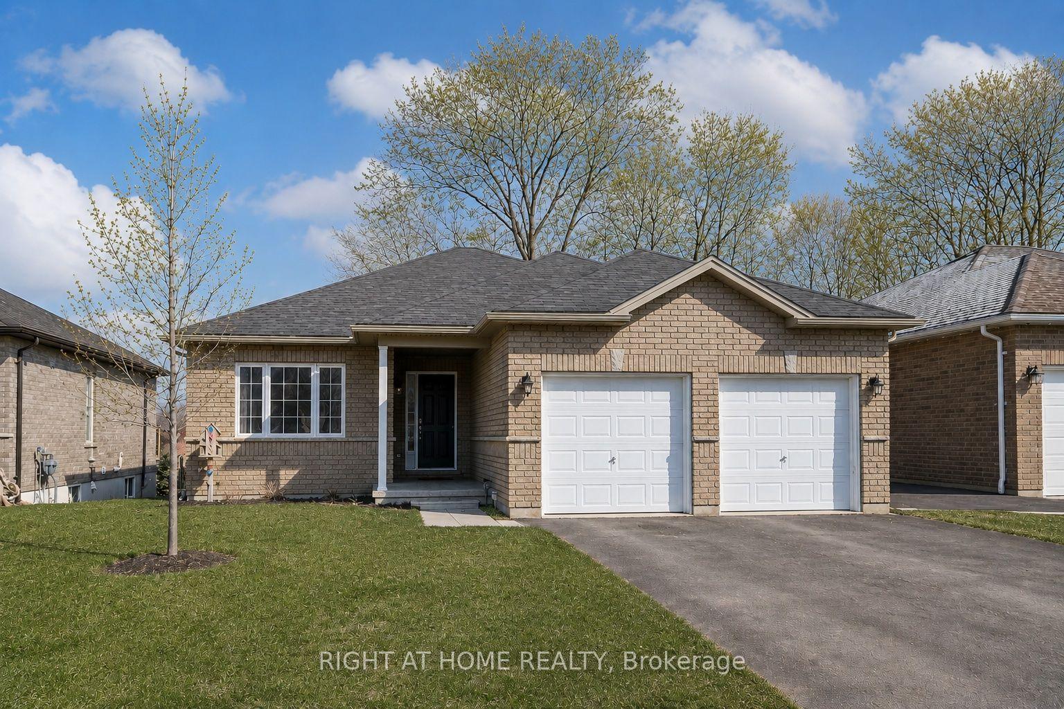 28 Hunter Avenue — photo 1