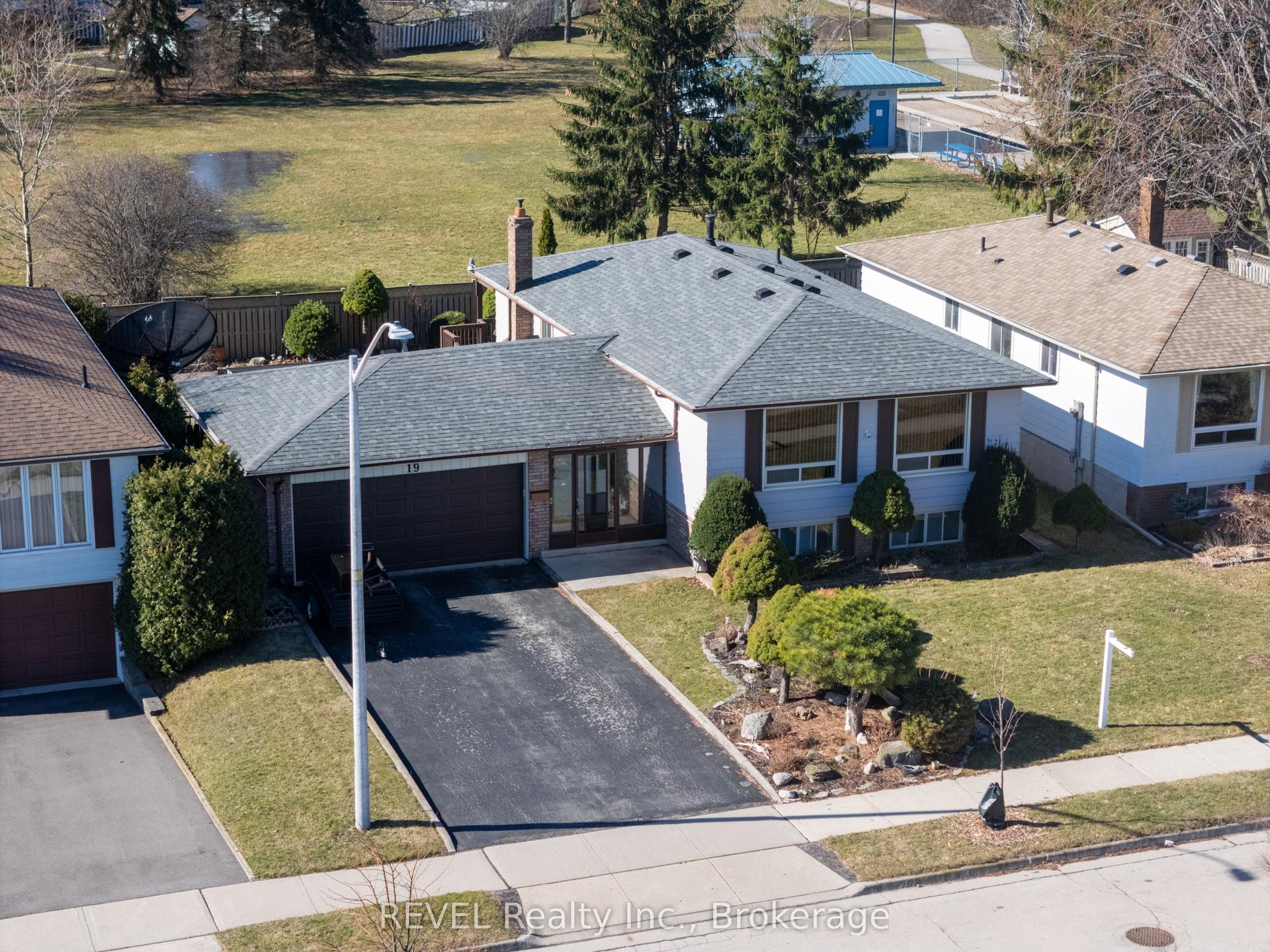19 Lynwood Drive — photo 1
