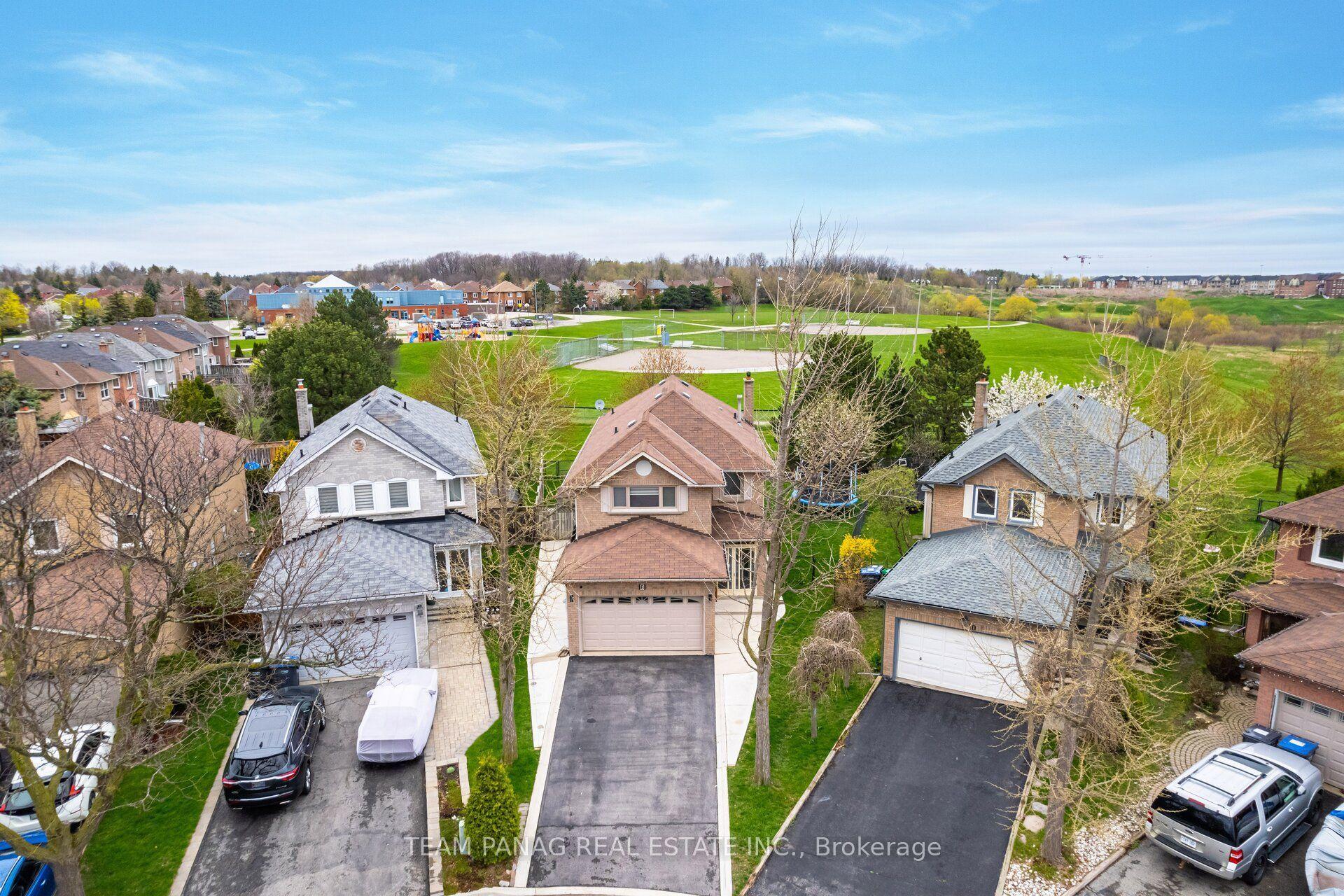 8 Drayglass Court, Brampton — Detached for sale, photo 1