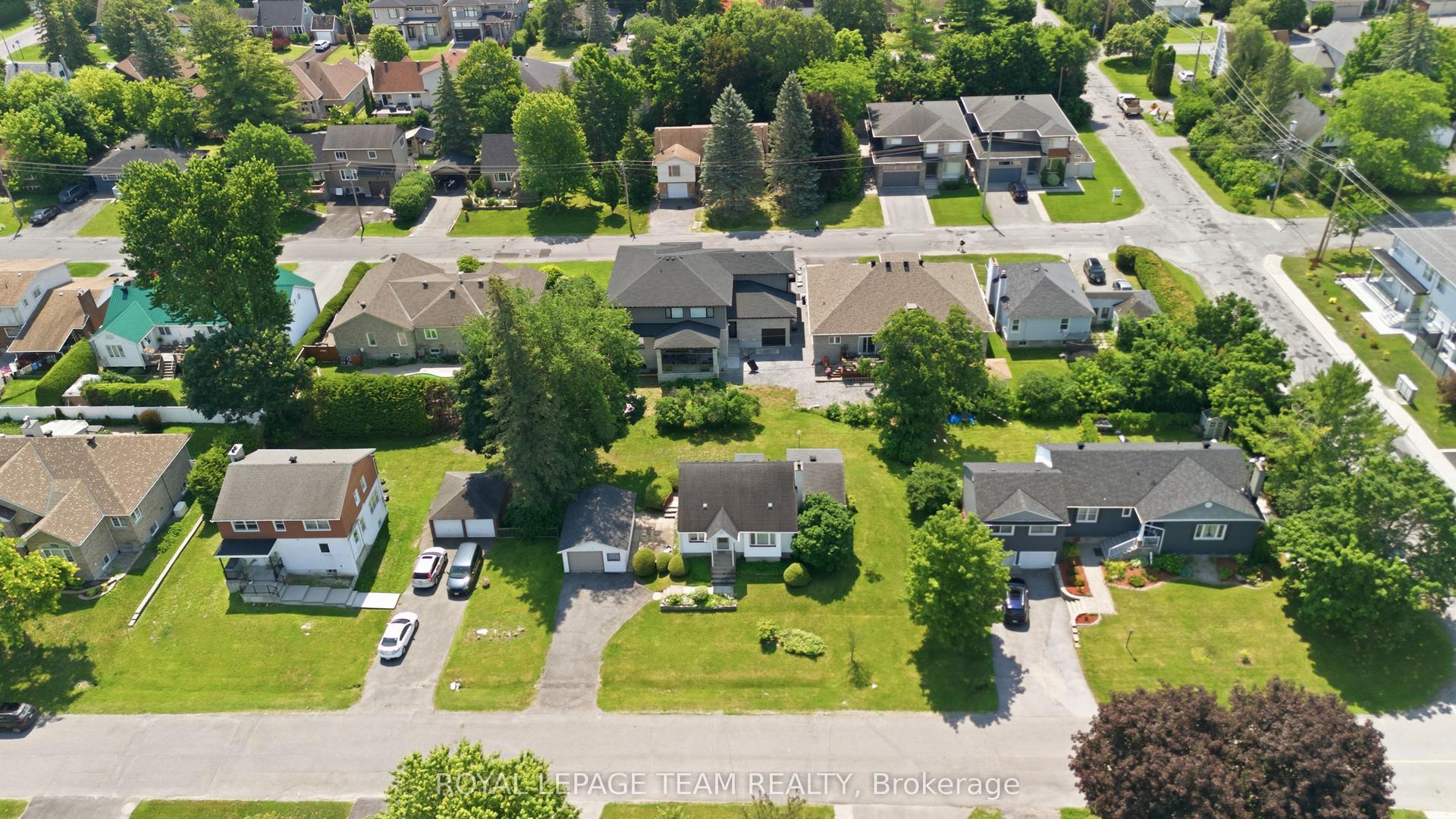 84 Rita Avenue, Meadowlands - Crestview and Area — Detached for sale, photo 1