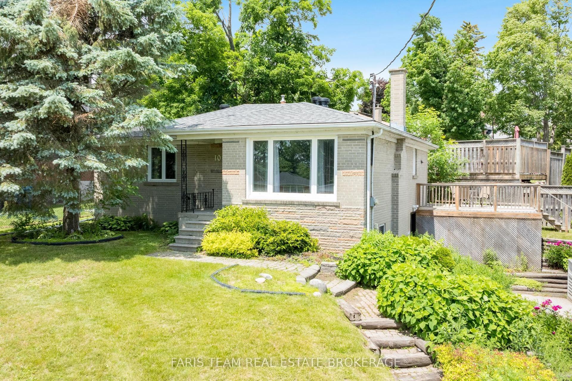 10 Karen Crescent — photo 1
