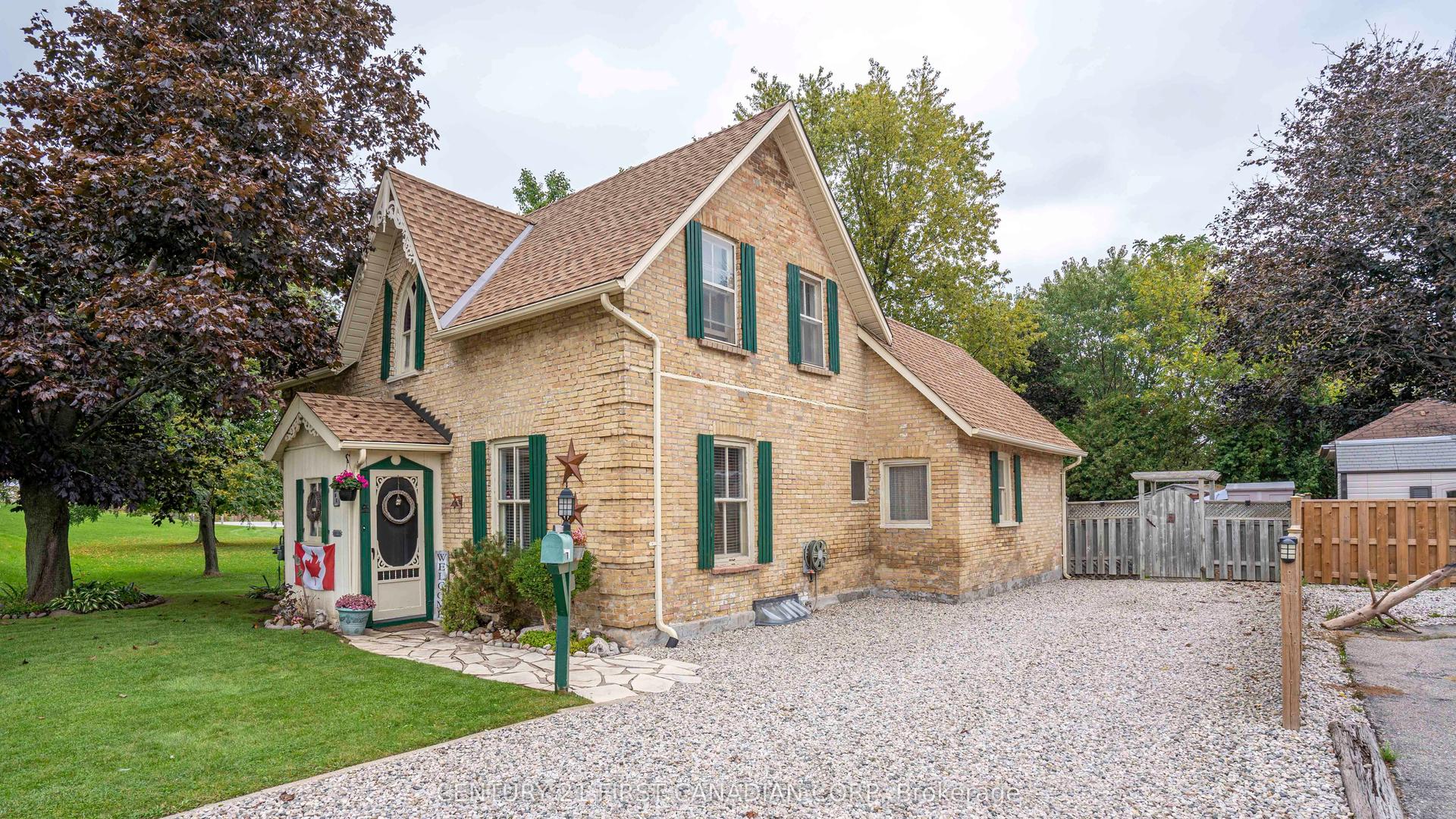 1 Fairview Avenue — photo 1