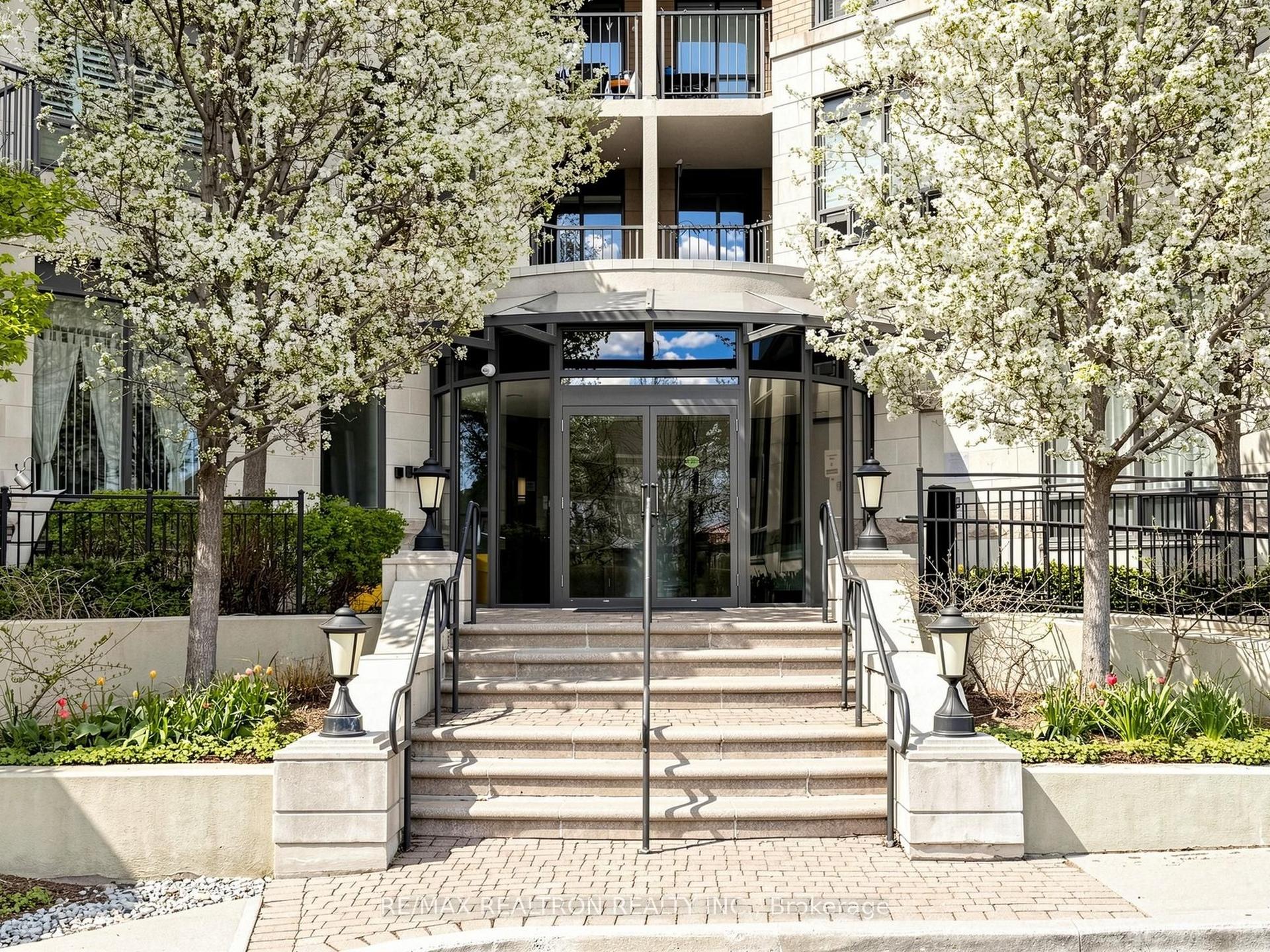 16 Dallimore Circle 414 #414, Toronto — Condo for sale, photo 1