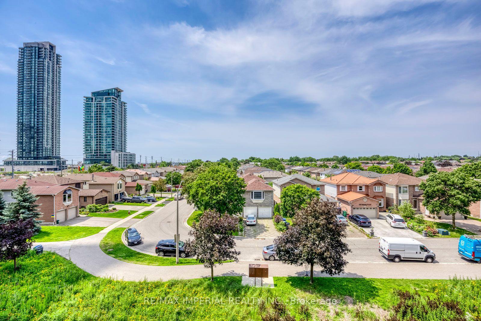 4020 Parkside Village Drive 7 #7, Mississauga — Condo Town for sale, photo 1