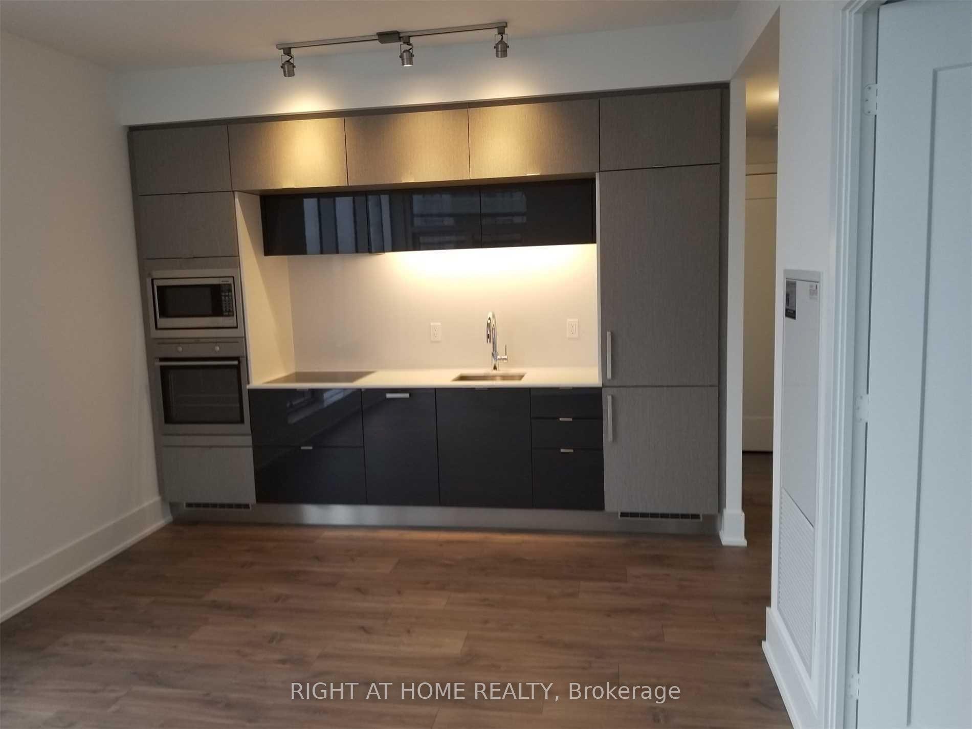 10 York Street 5303 #5303, Toronto — Condo for lease, photo 1
