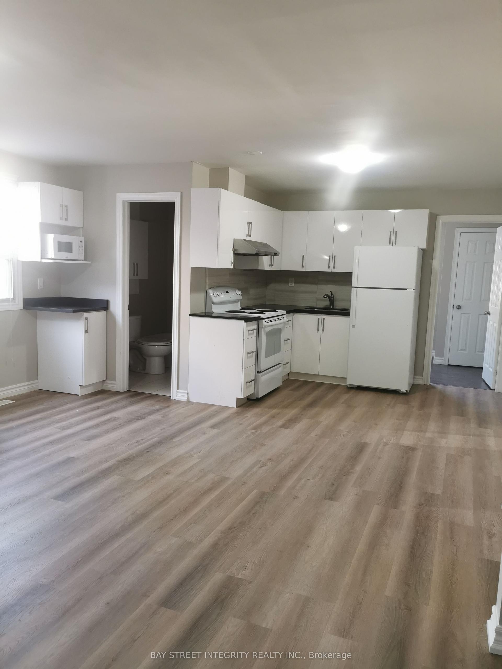 7 D'arcy Street, Toronto — Detached for lease, photo 1