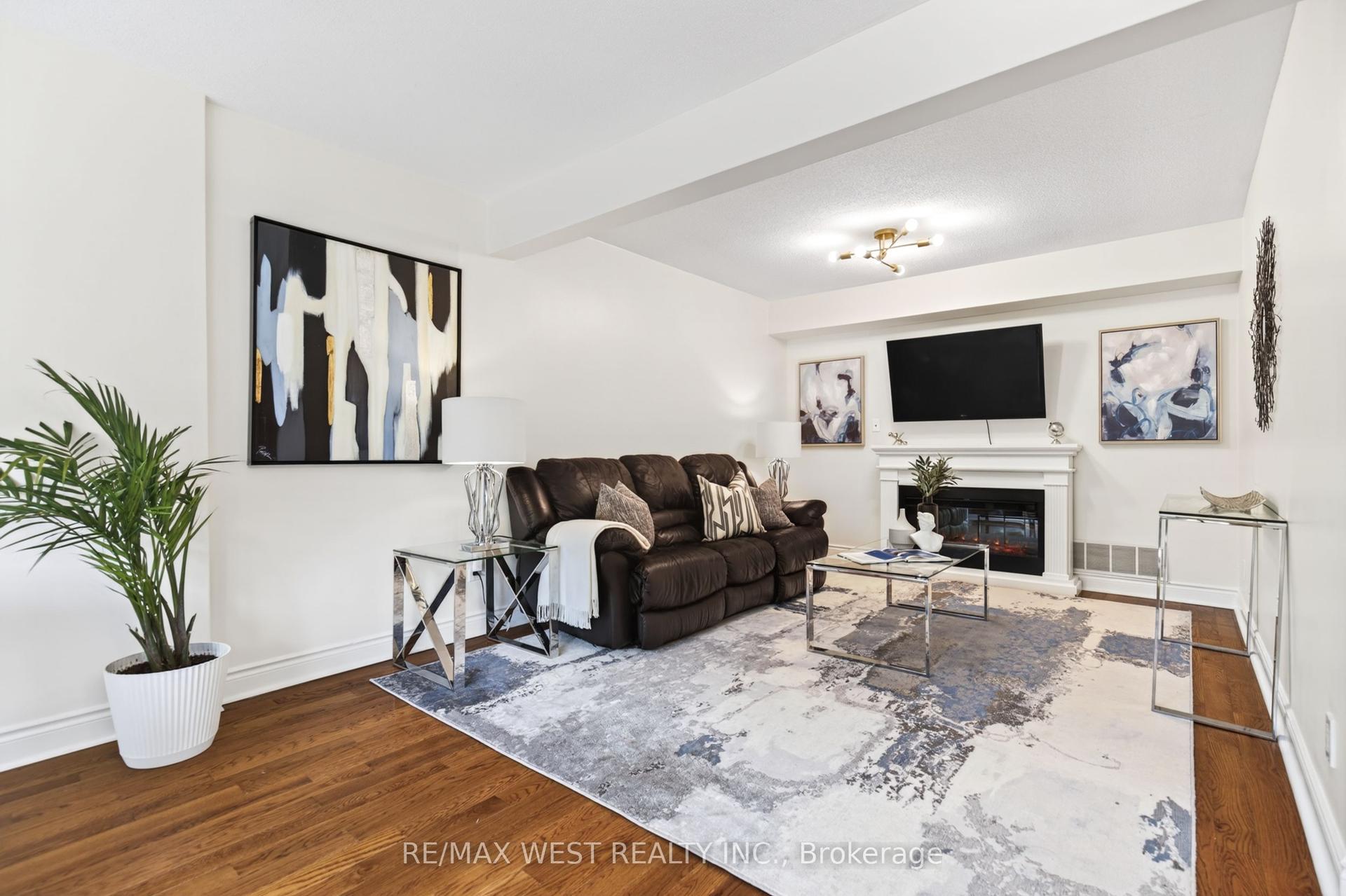 823 Hyde Road — photo 1