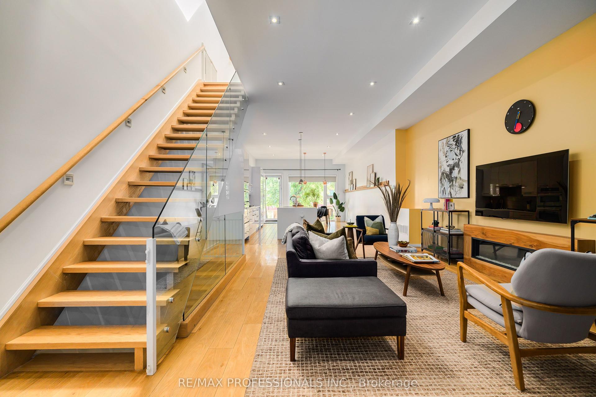 777 Eastern Avenue, Toronto — Semi-Detached for sale, photo 1