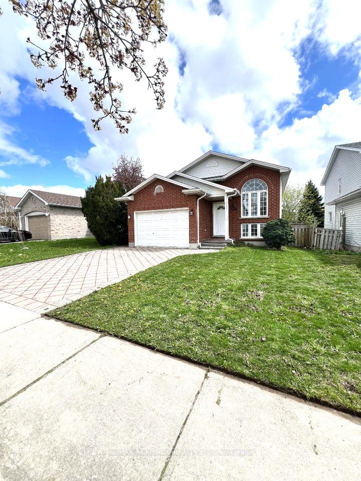 1098 Farnsborough Crescent, London East — Detached for lease, photo 1