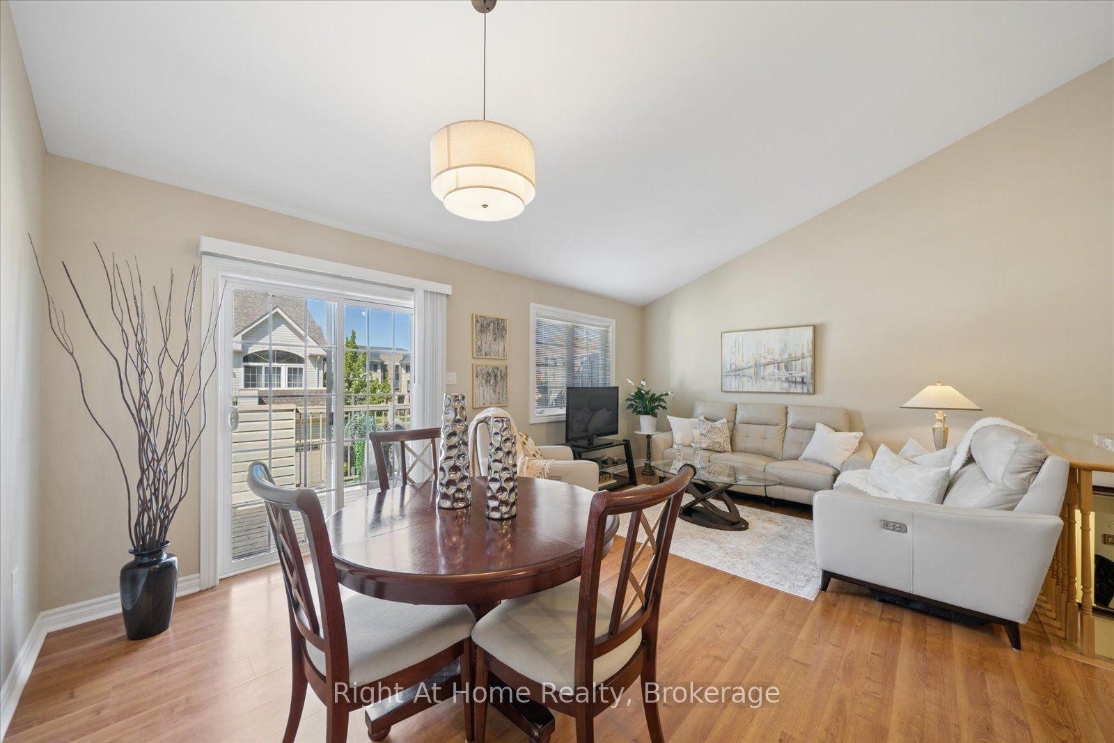 17 Wicker Park Way — photo 1