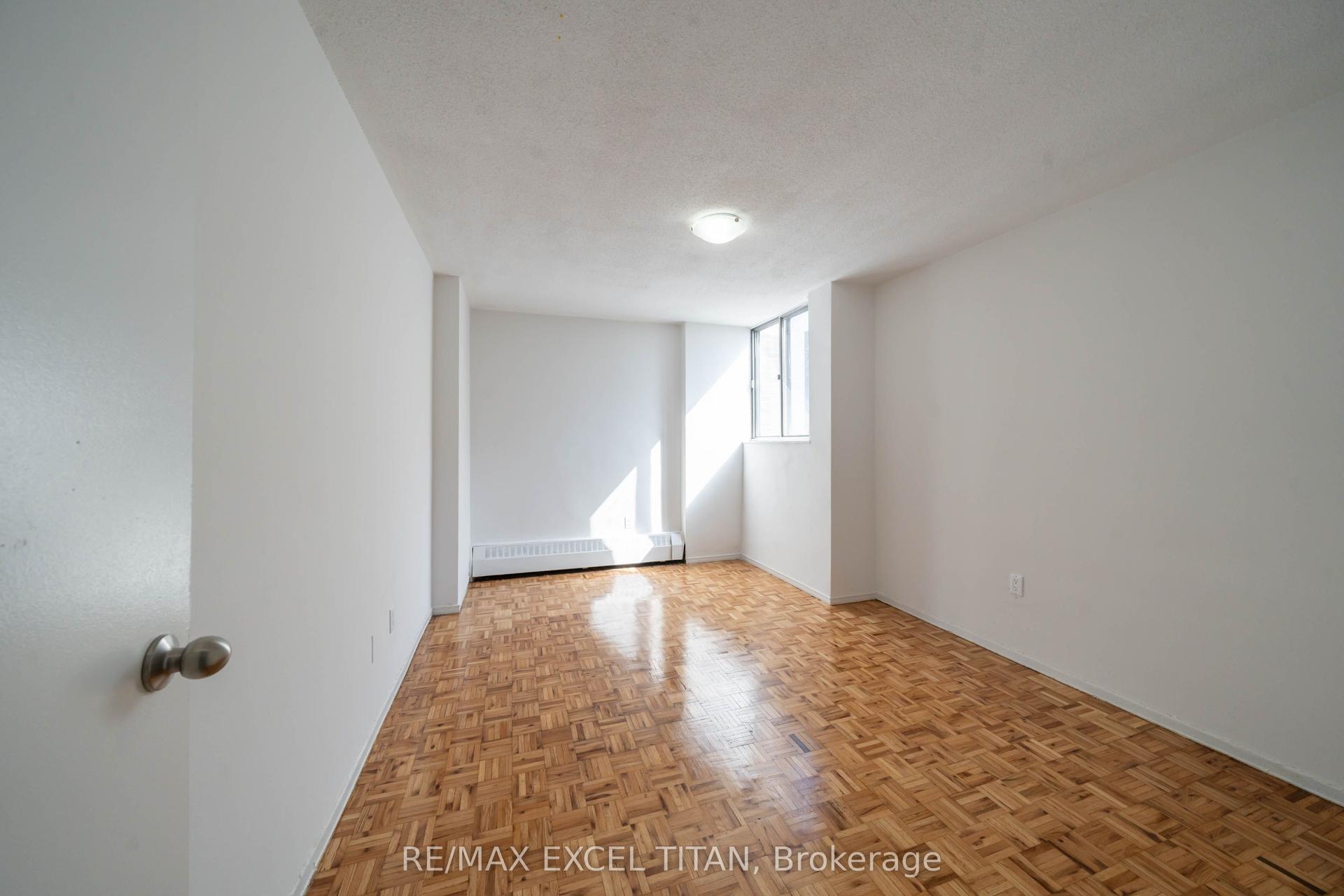 5 Glamorgan Avenue 914 #914 — photo 1