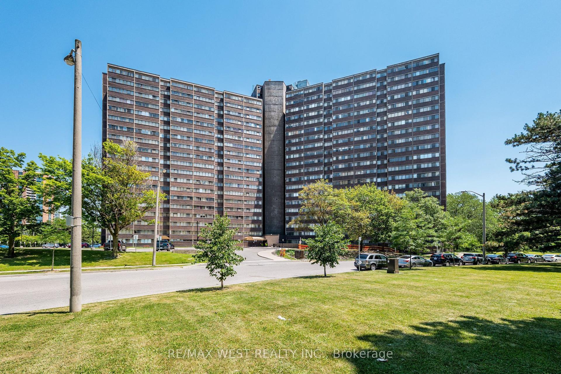 11 Wincott Drive 1104 #1104, Toronto — Condo for sale, photo 1