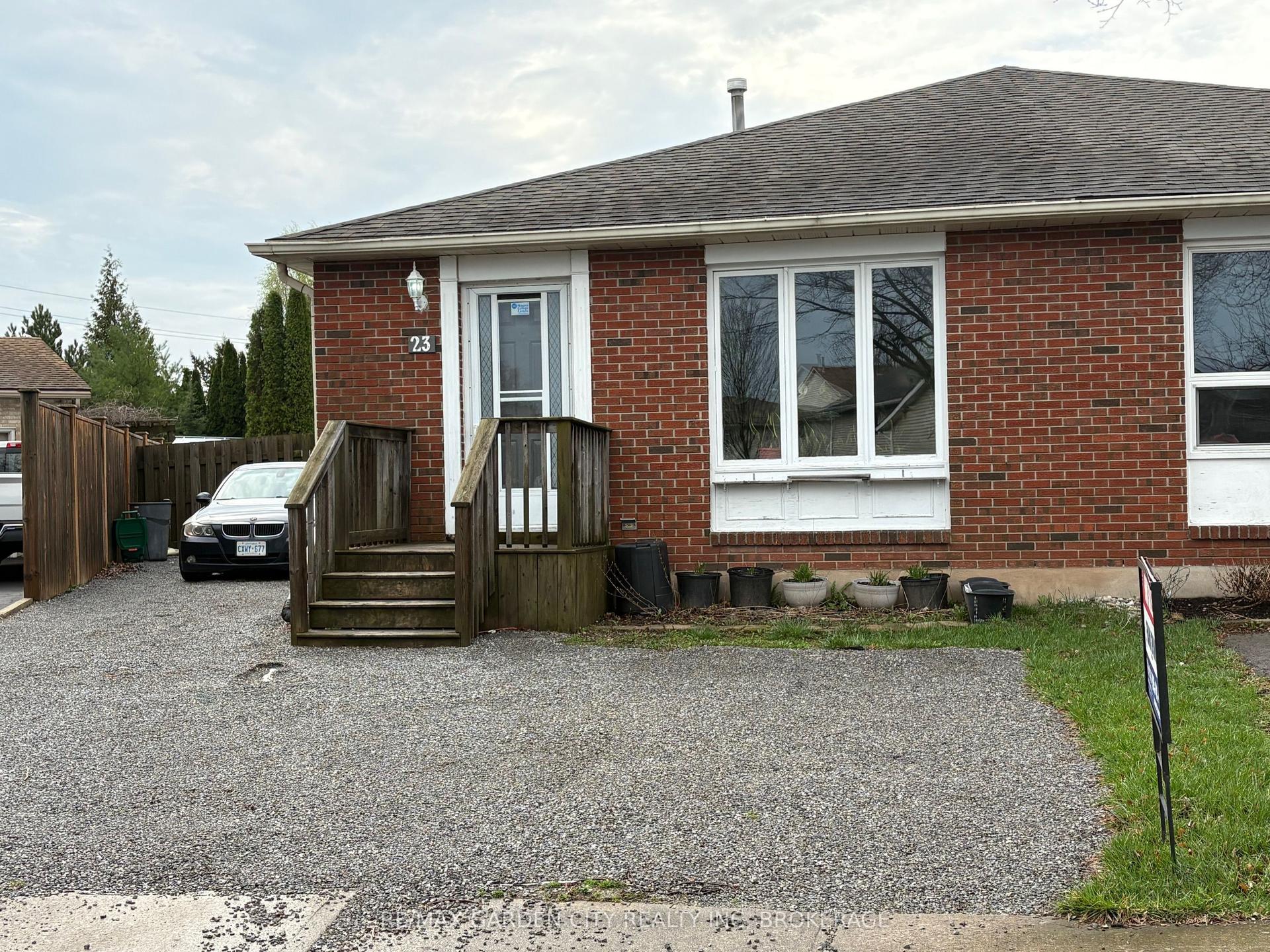 23 POPLAR Crescent, Welland — Semi-Detached for sale, photo 1