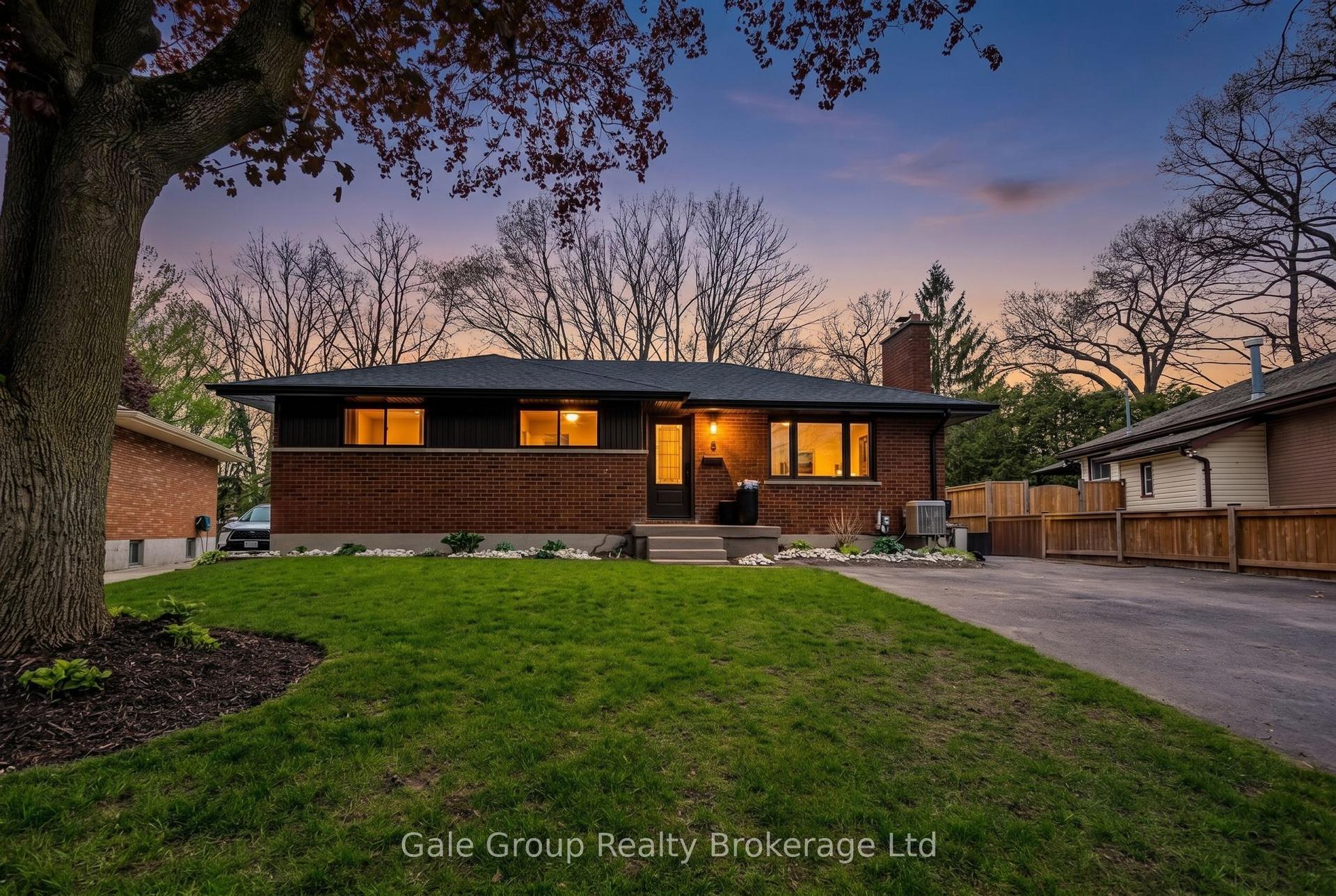 9 Strathcona Drive — photo 1