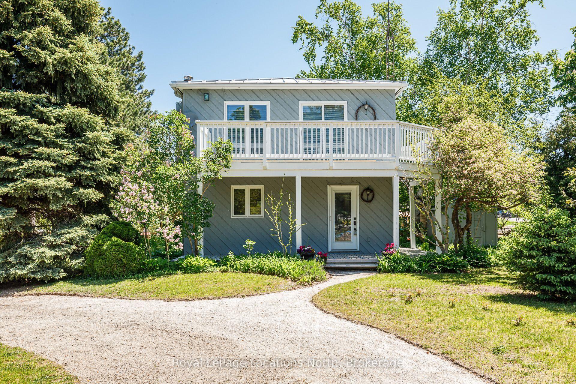 102 Fraser Crescent — photo 1