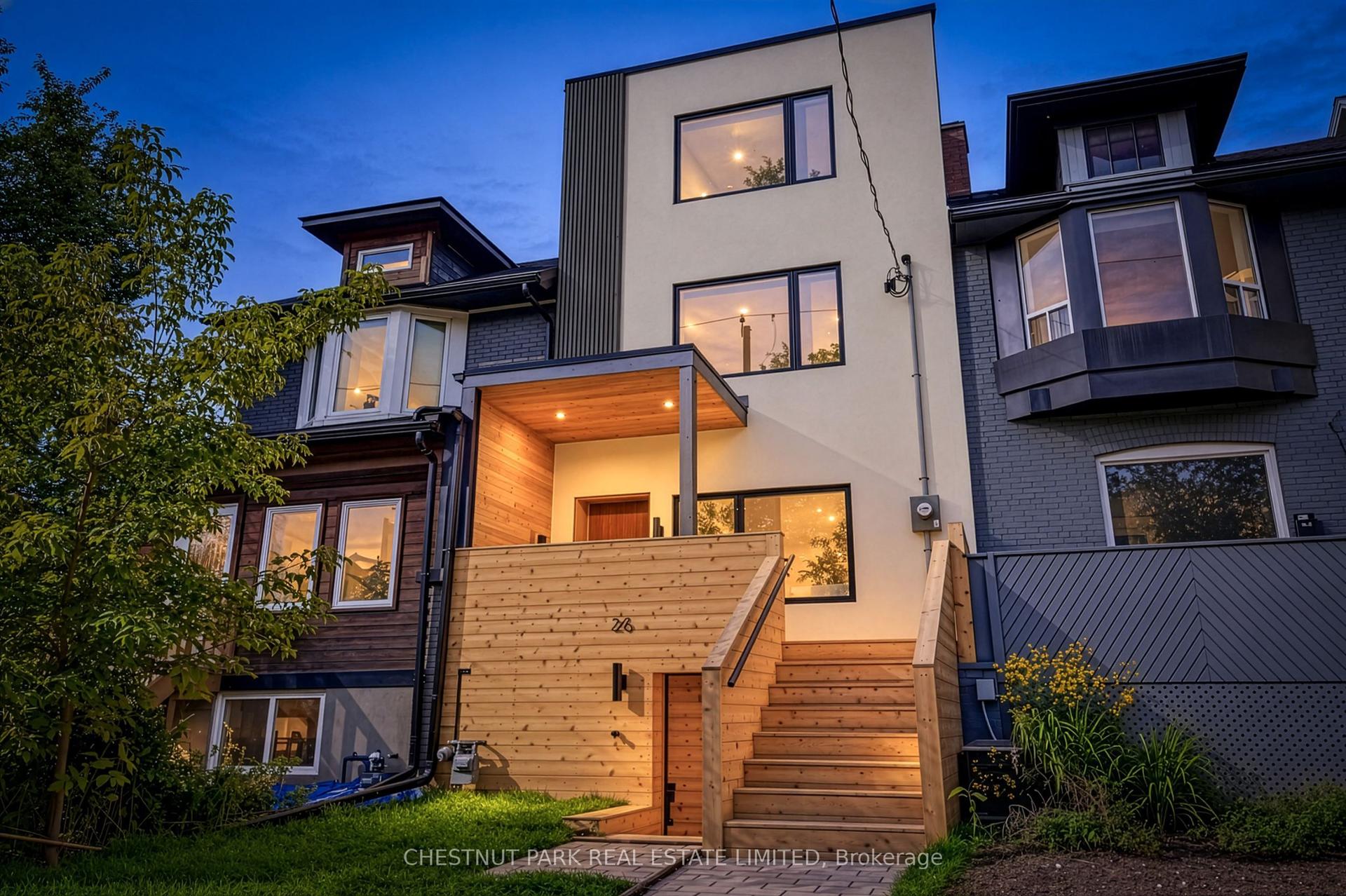 26 Caroline Avenue, Toronto — Townhouse for sale, photo 1