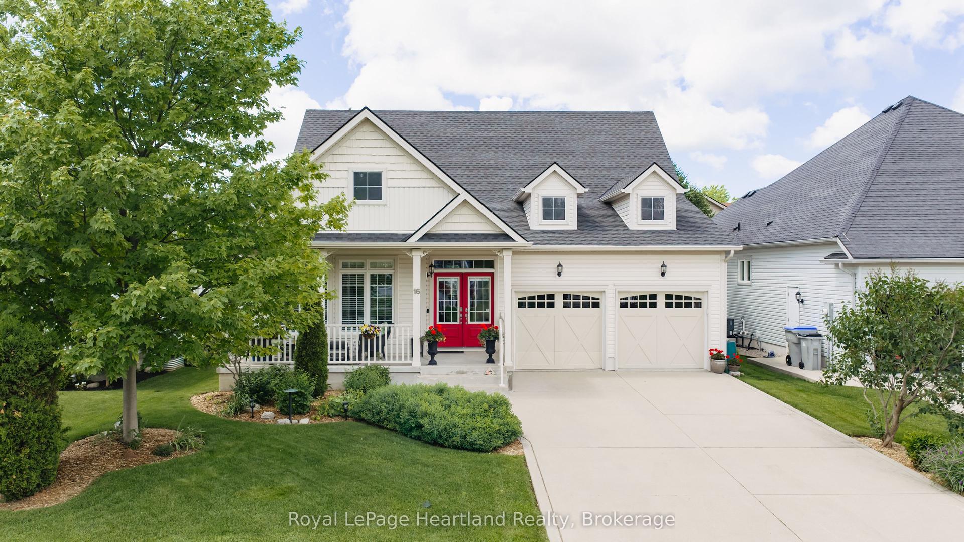 16 Macpherson Avenue — photo 1