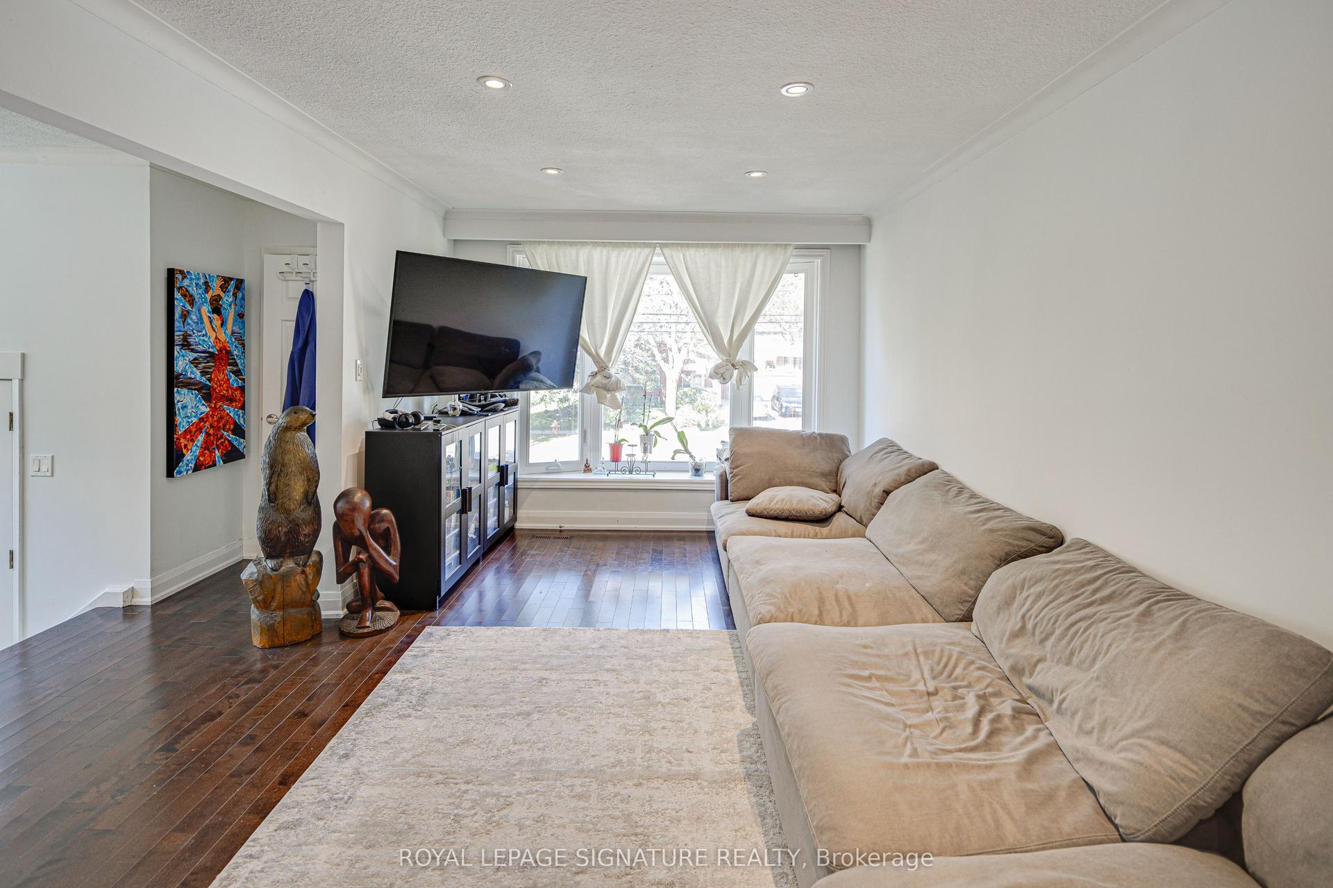 45 Fenelon Drive, Toronto — Semi-Detached for sale, photo 1