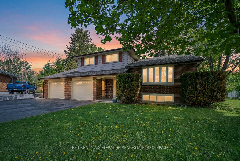 281 Smith Crescent — photo 1