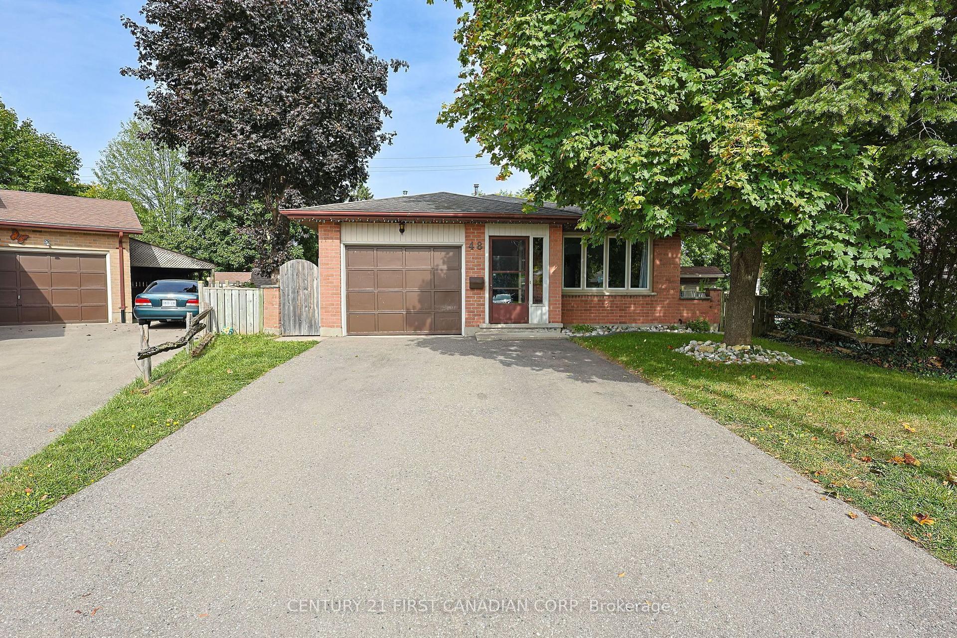 48 Corinth Court, London East — Detached for sale, photo 1
