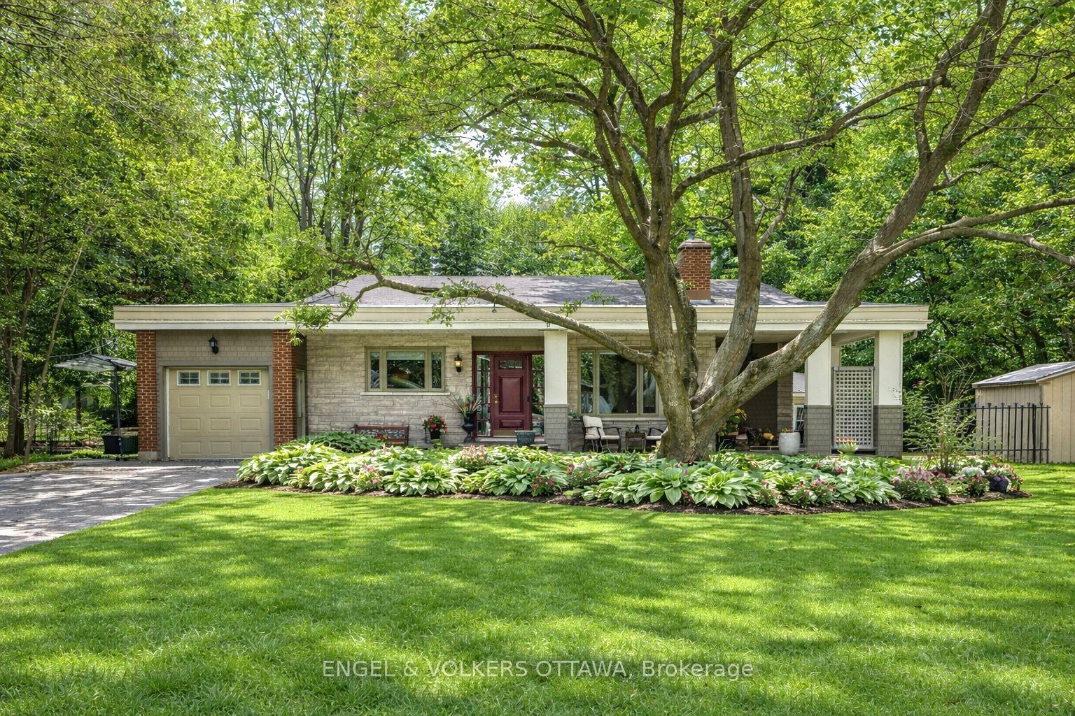 3 Hazelwood Way — photo 1