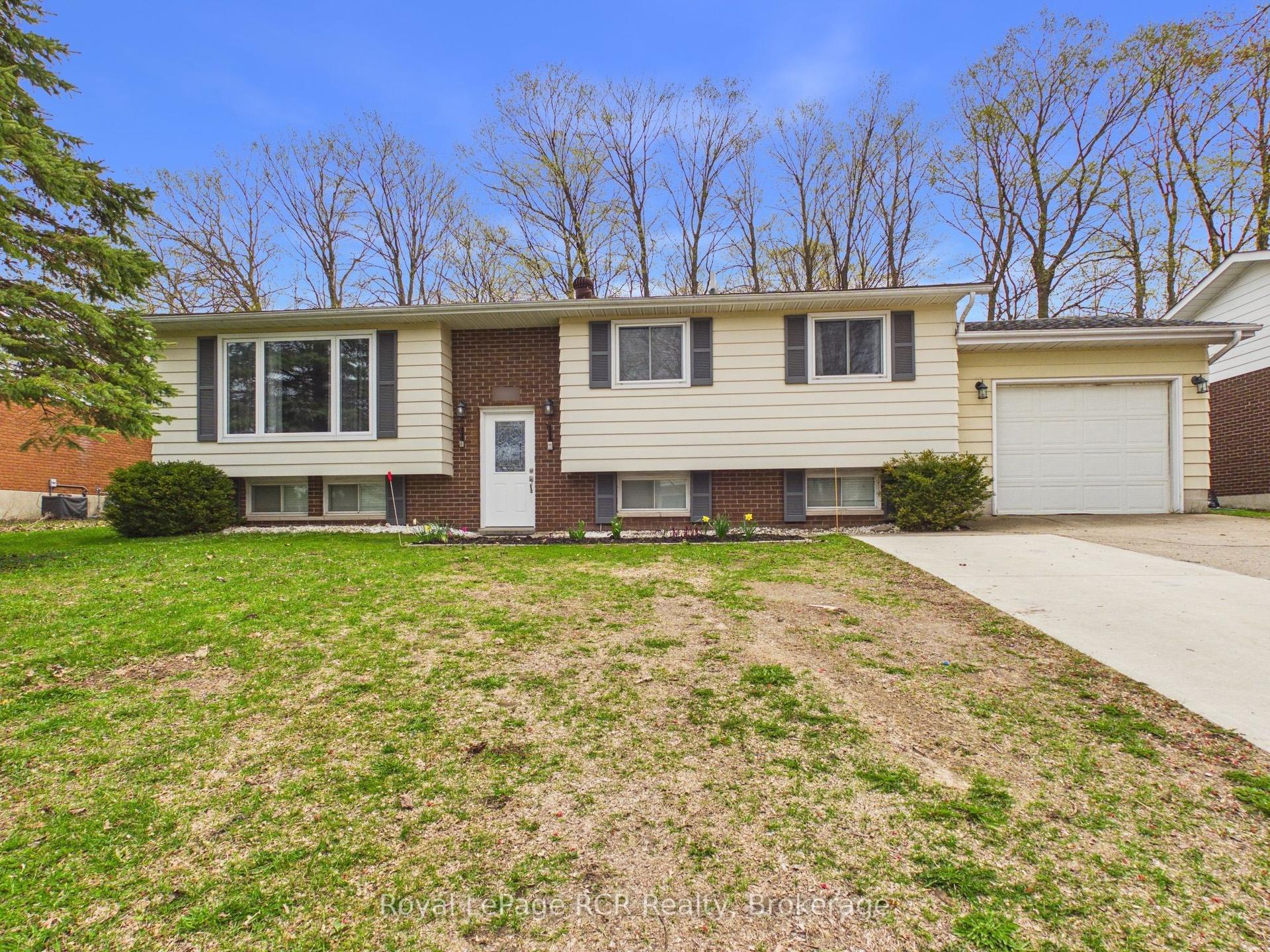 383 WELLINGTON Street — photo 1