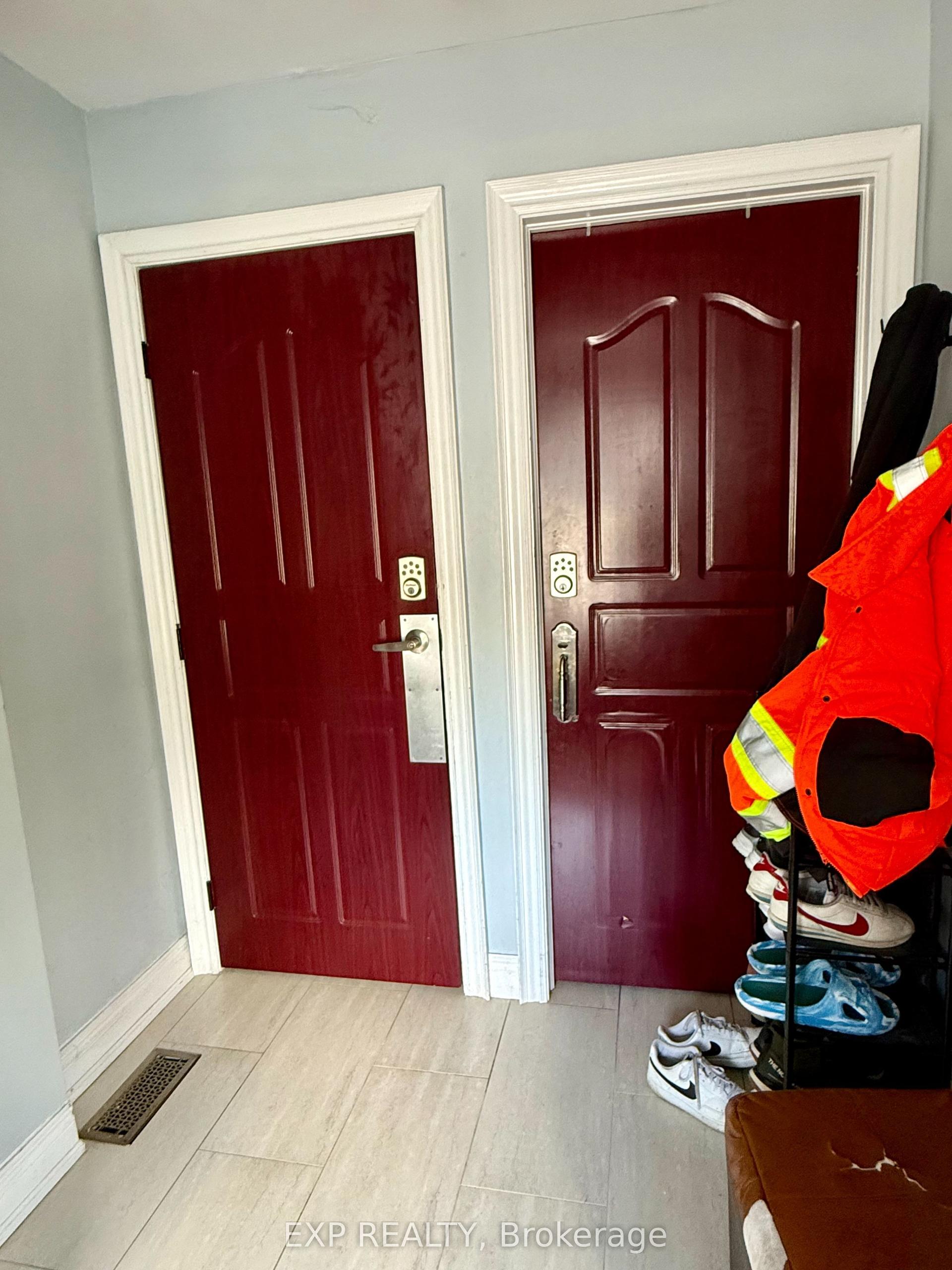 132 Brookhaven Drive Upper #Upper, Toronto — Semi-Detached for lease, photo 1