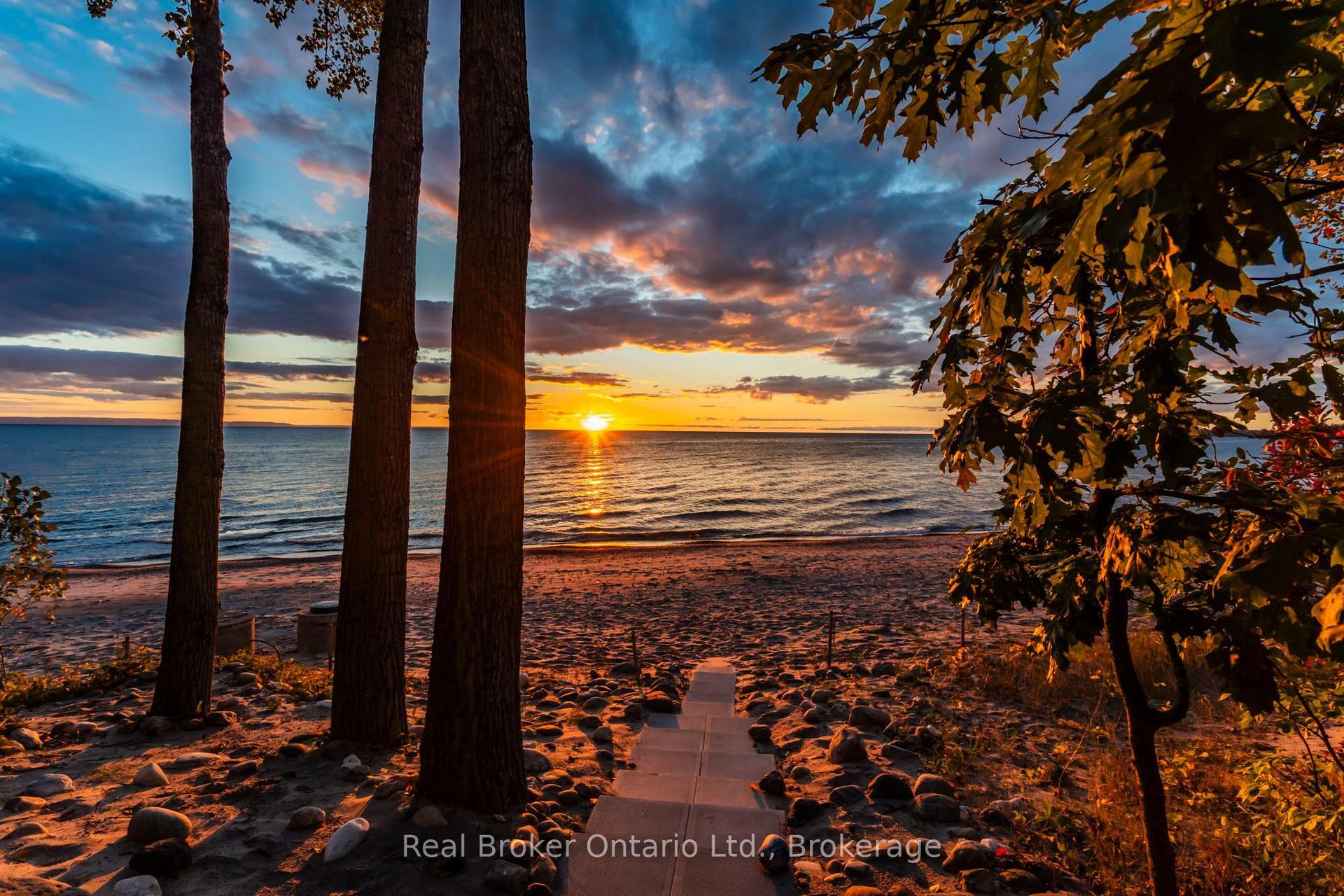 56 Belgrove Crescent, Tiny — Detached for sale, photo 1