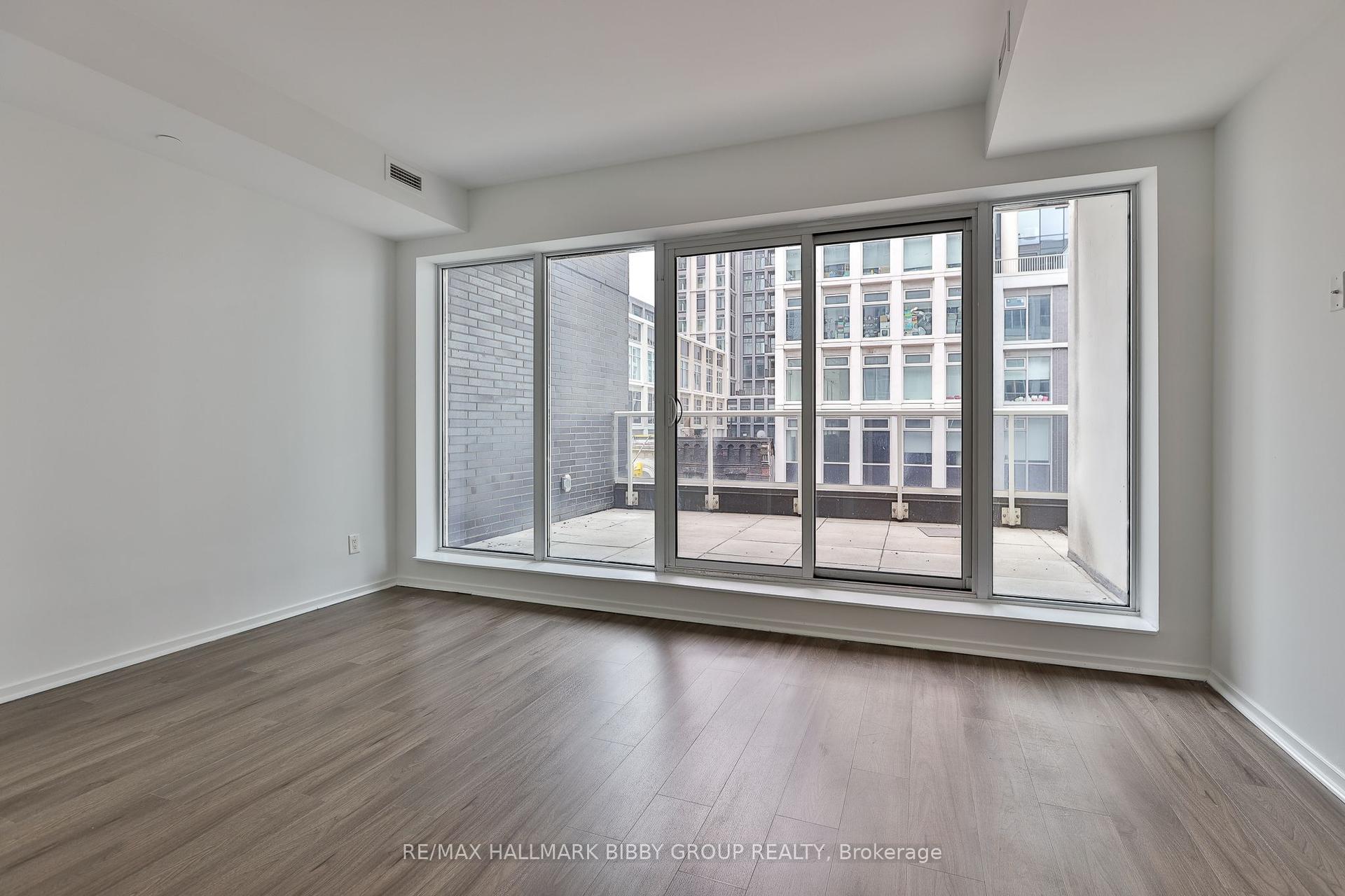 783 Bathurst Street 422 #422 — photo 1